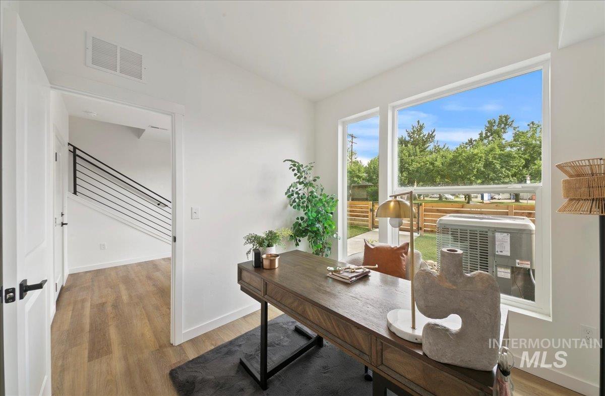 2044 S Mackinnon Ln Property Photo 41