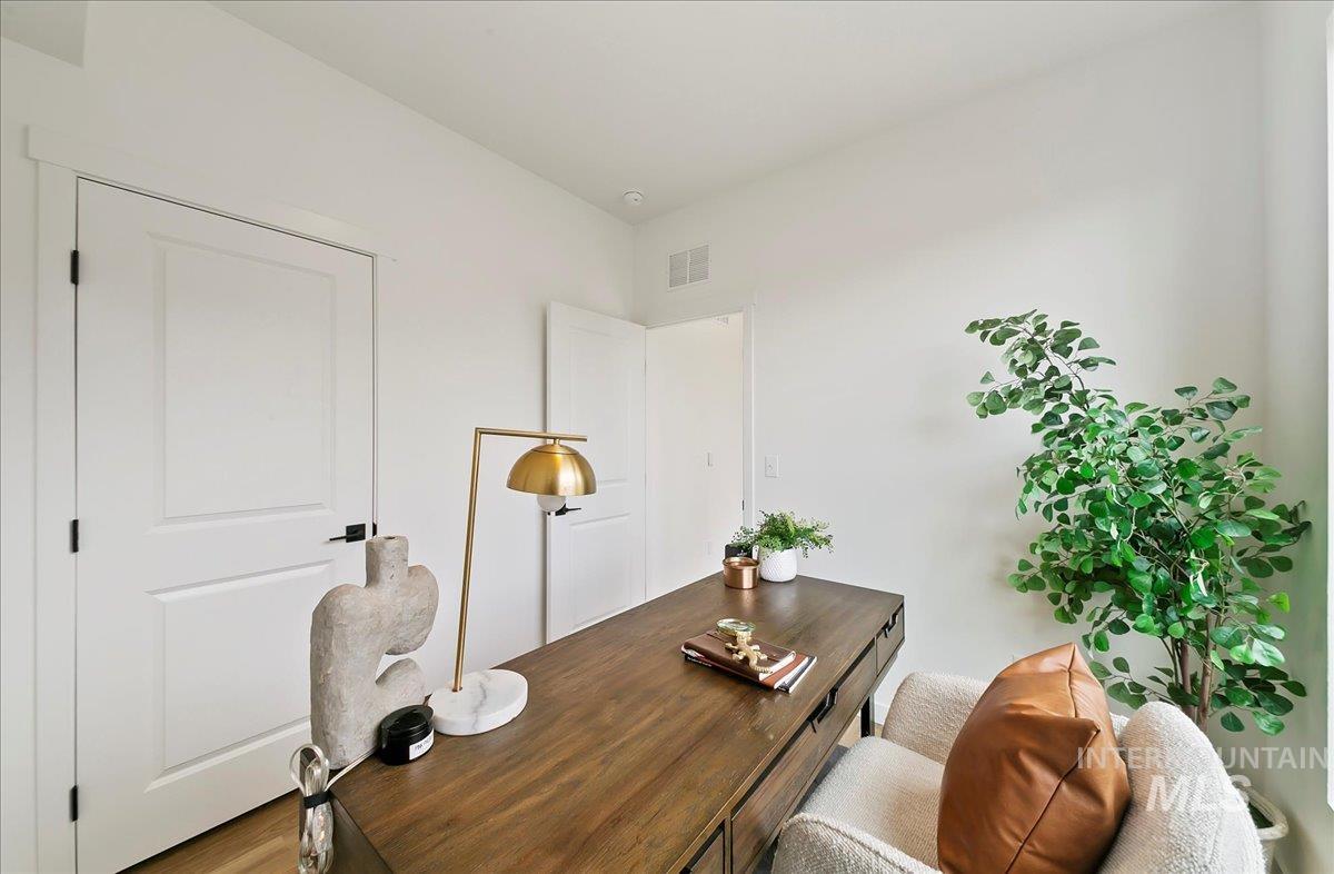 2044 S Mackinnon Ln Property Photo 42