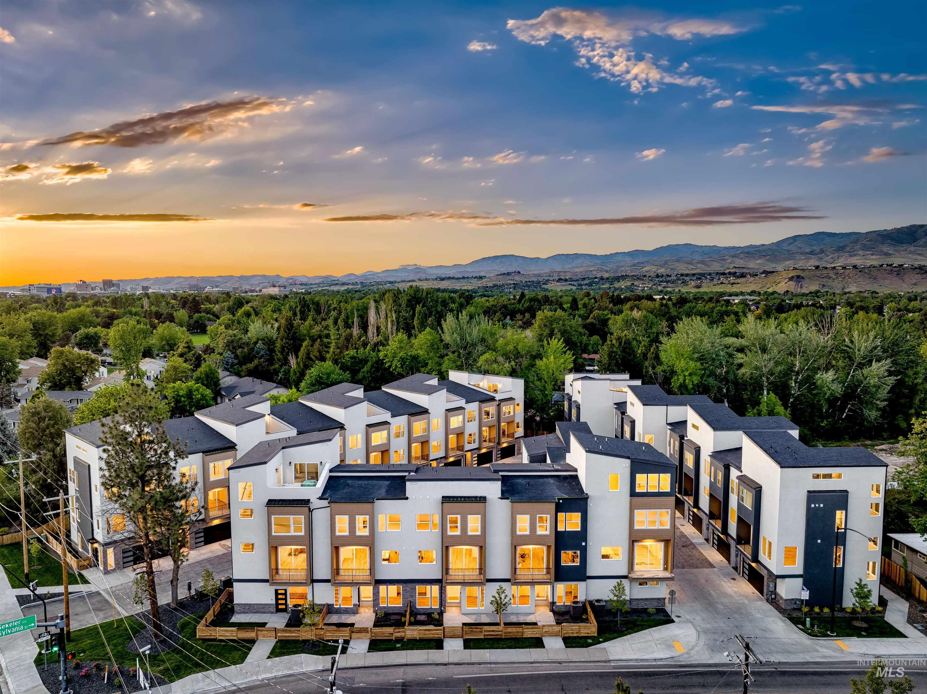 2044 S Mackinnon Ln Property Photo 46