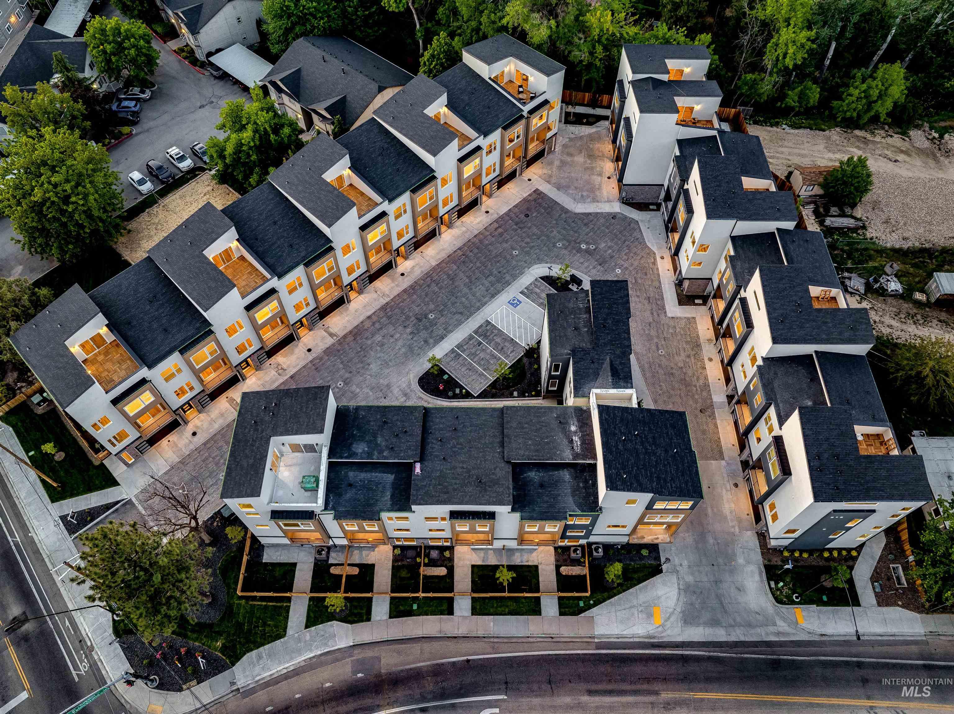 2044 S Mackinnon Ln Property Photo 47