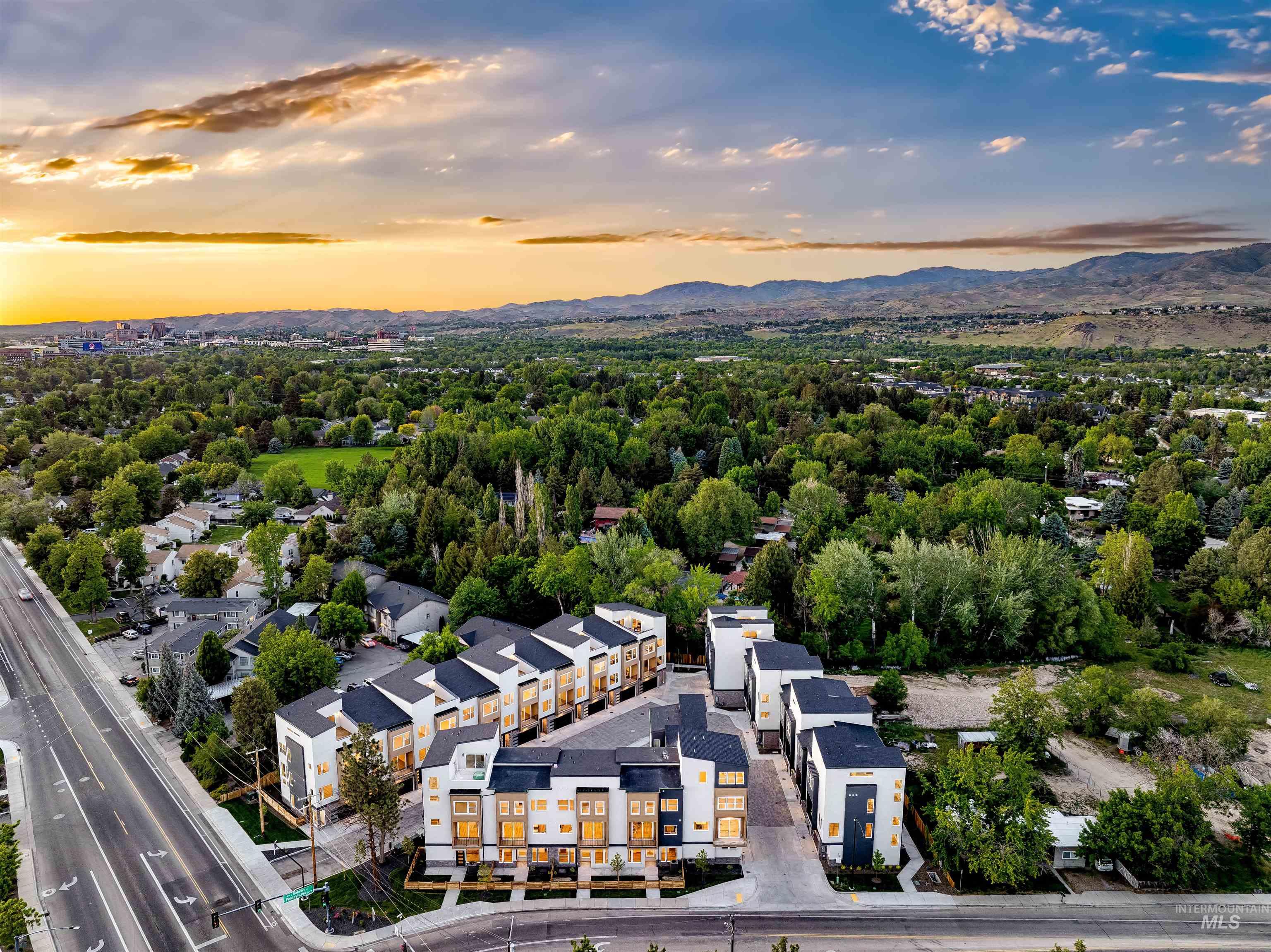 2044 S Mackinnon Ln Property Photo 48