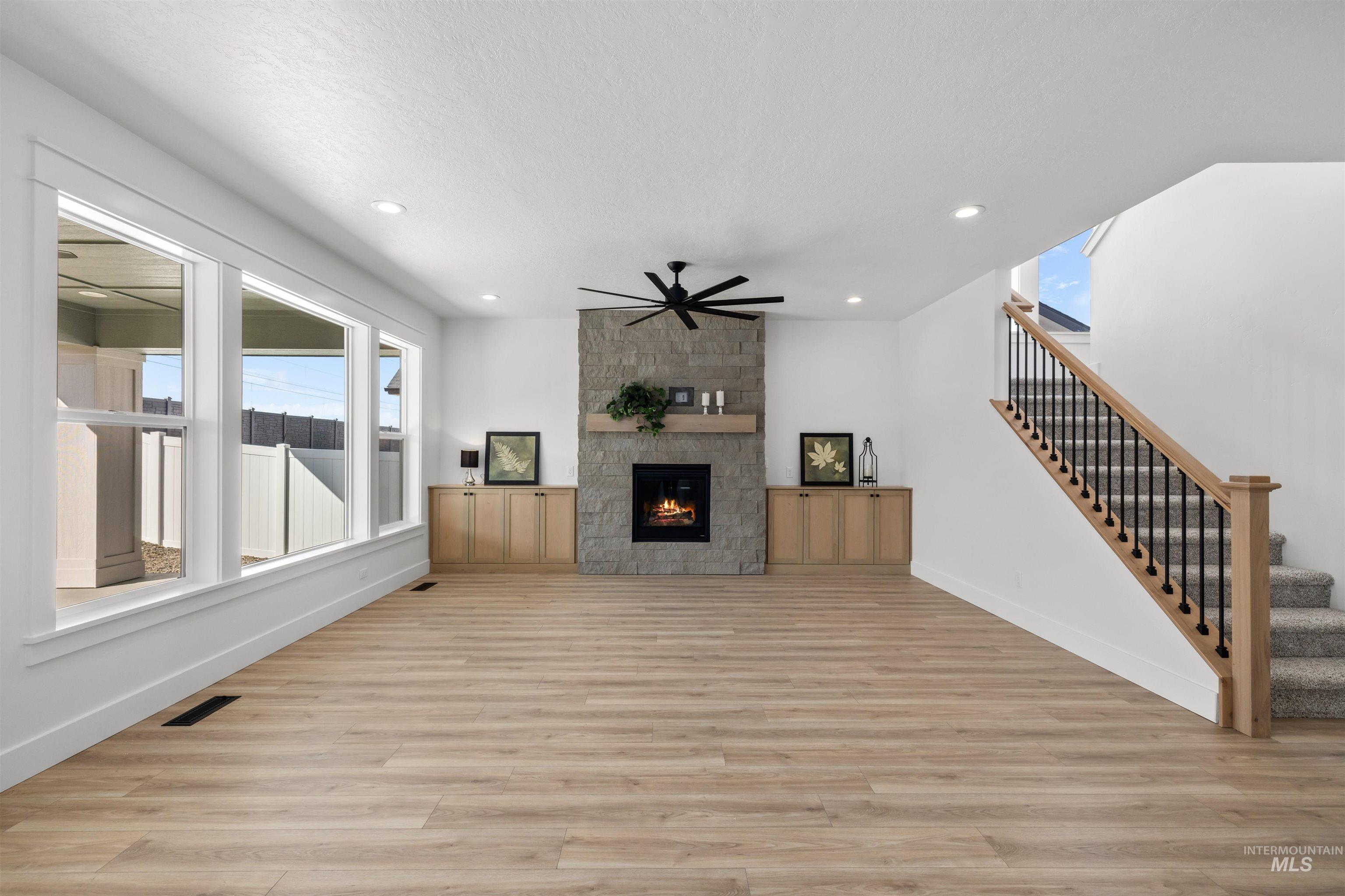 5687 S Snowden Ave Property Photo 5