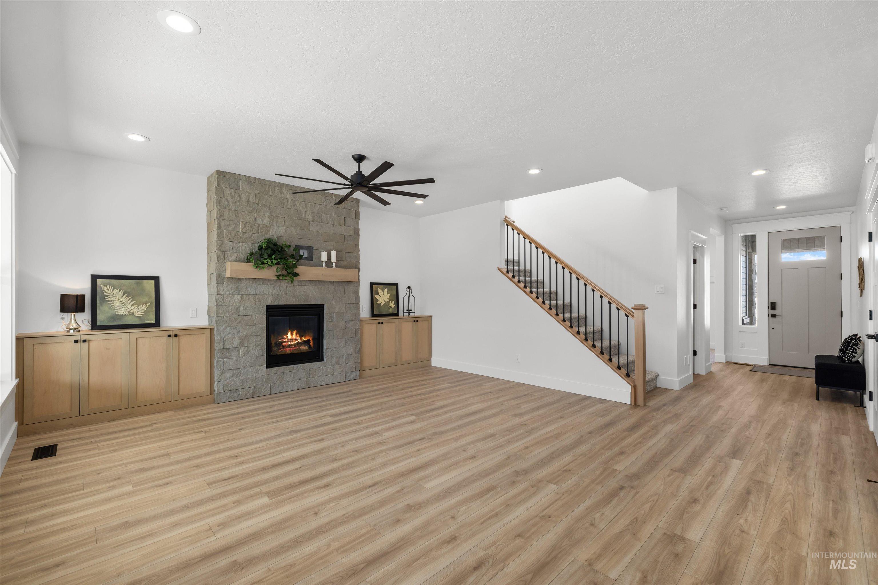 5687 S Snowden Ave Property Photo 6