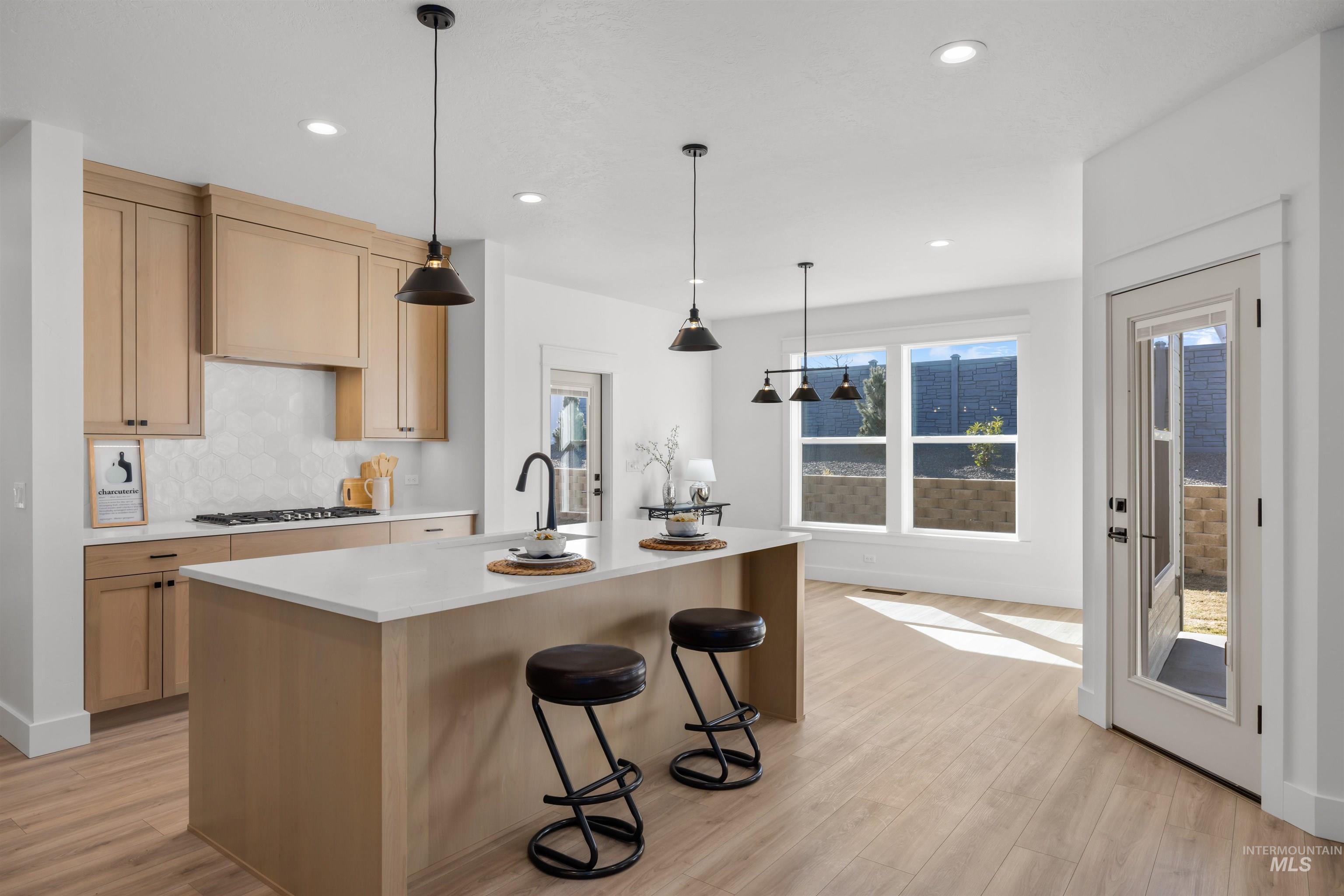 5687 S Snowden Ave Property Photo 10