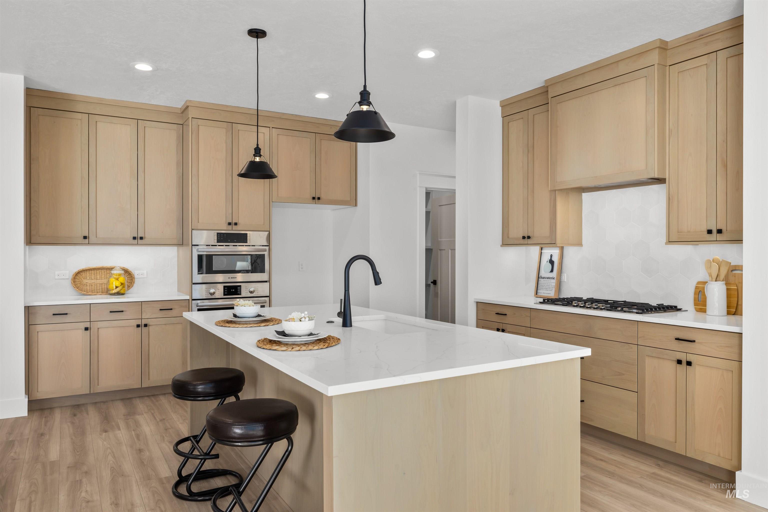 5687 S Snowden Ave Property Photo 11