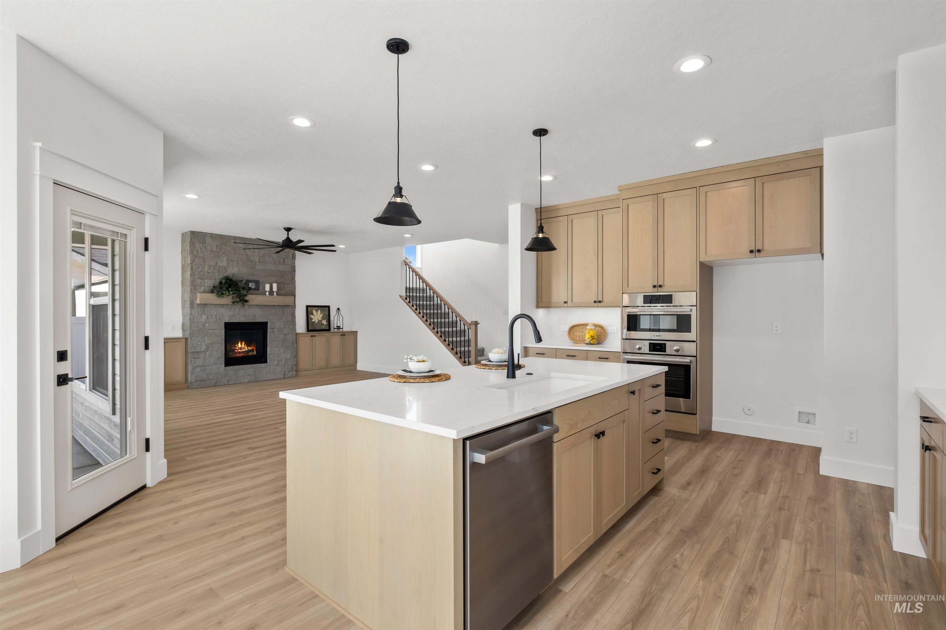 5687 S Snowden Ave Property Photo 12