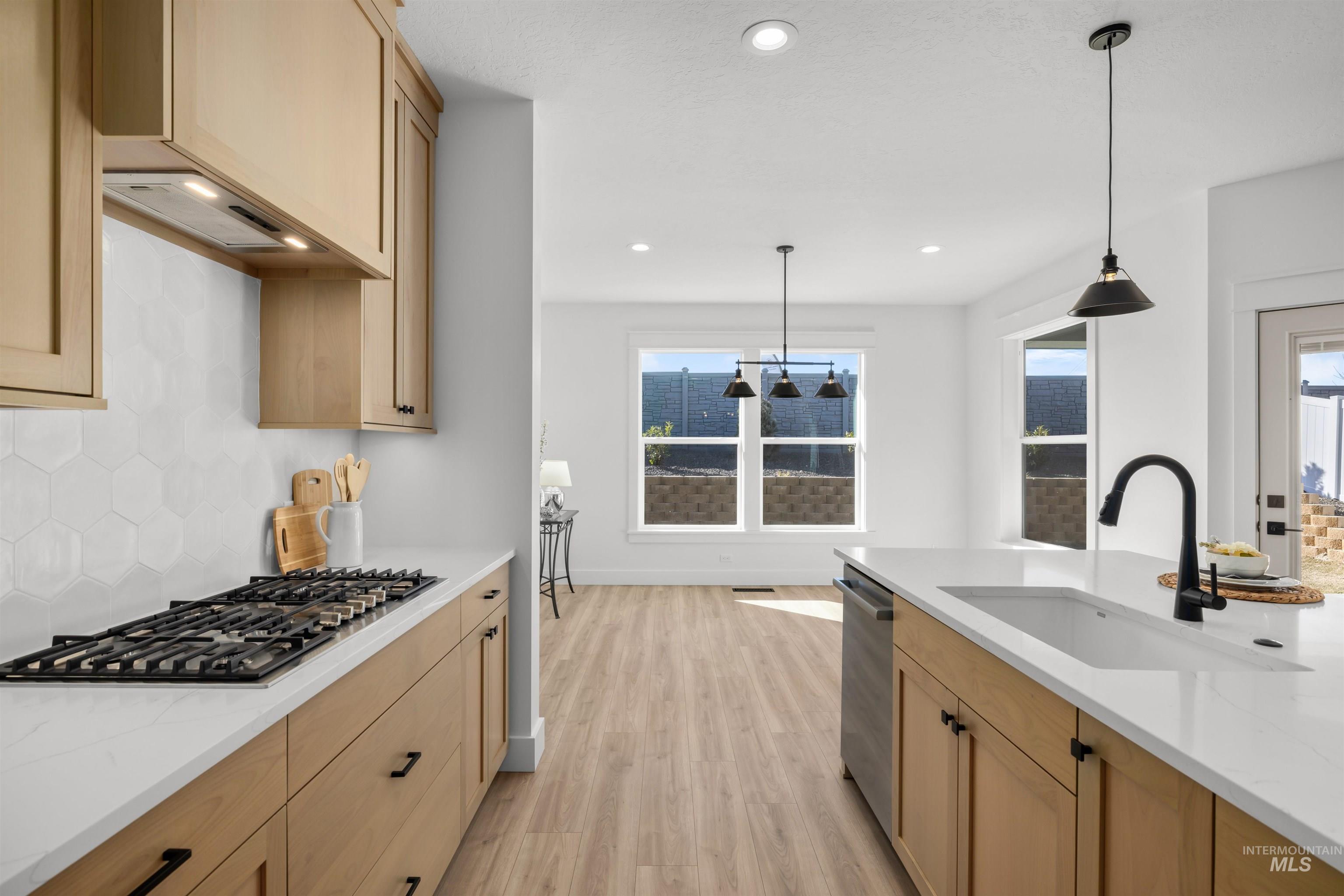 5687 S Snowden Ave Property Photo 14