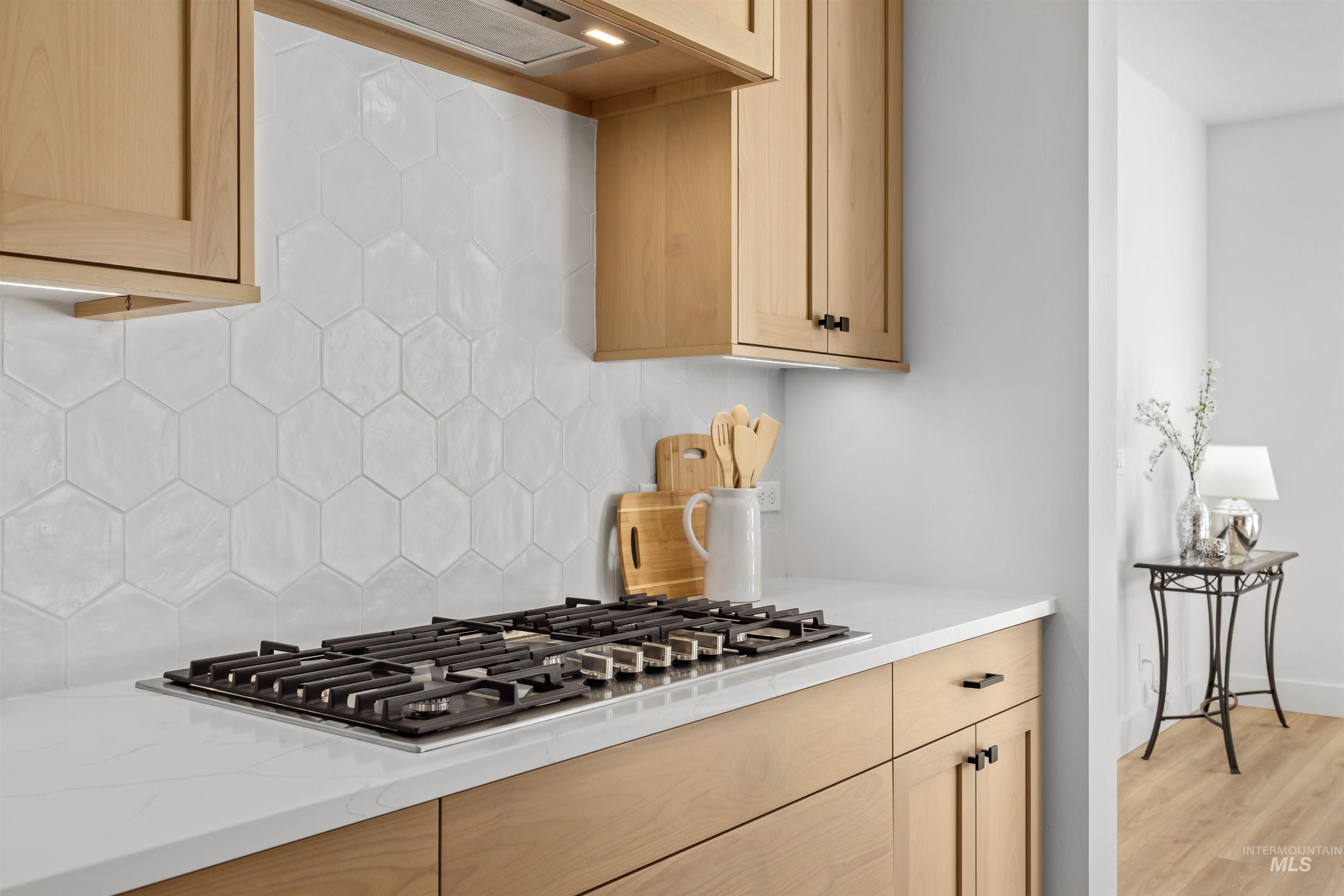 5687 S Snowden Ave Property Photo 16