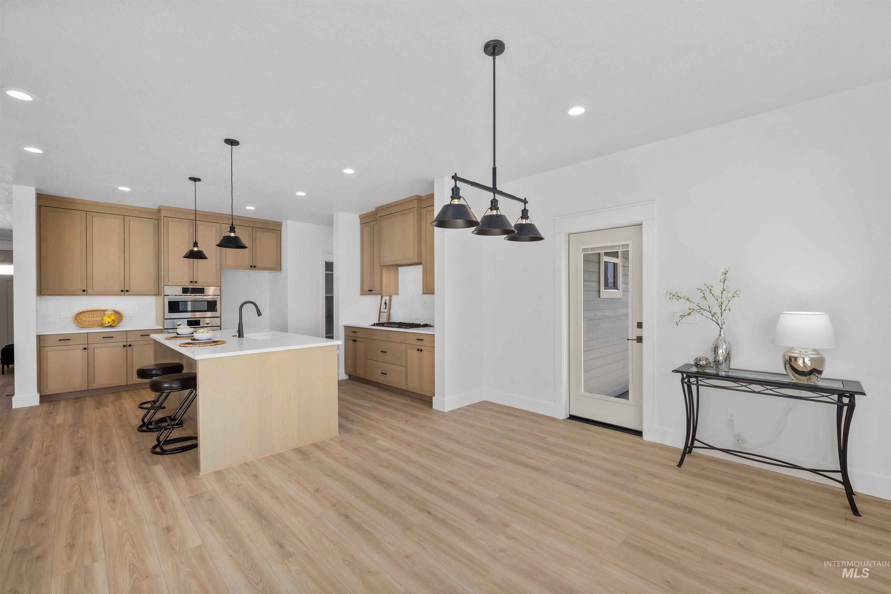 5687 S Snowden Ave Property Photo 18