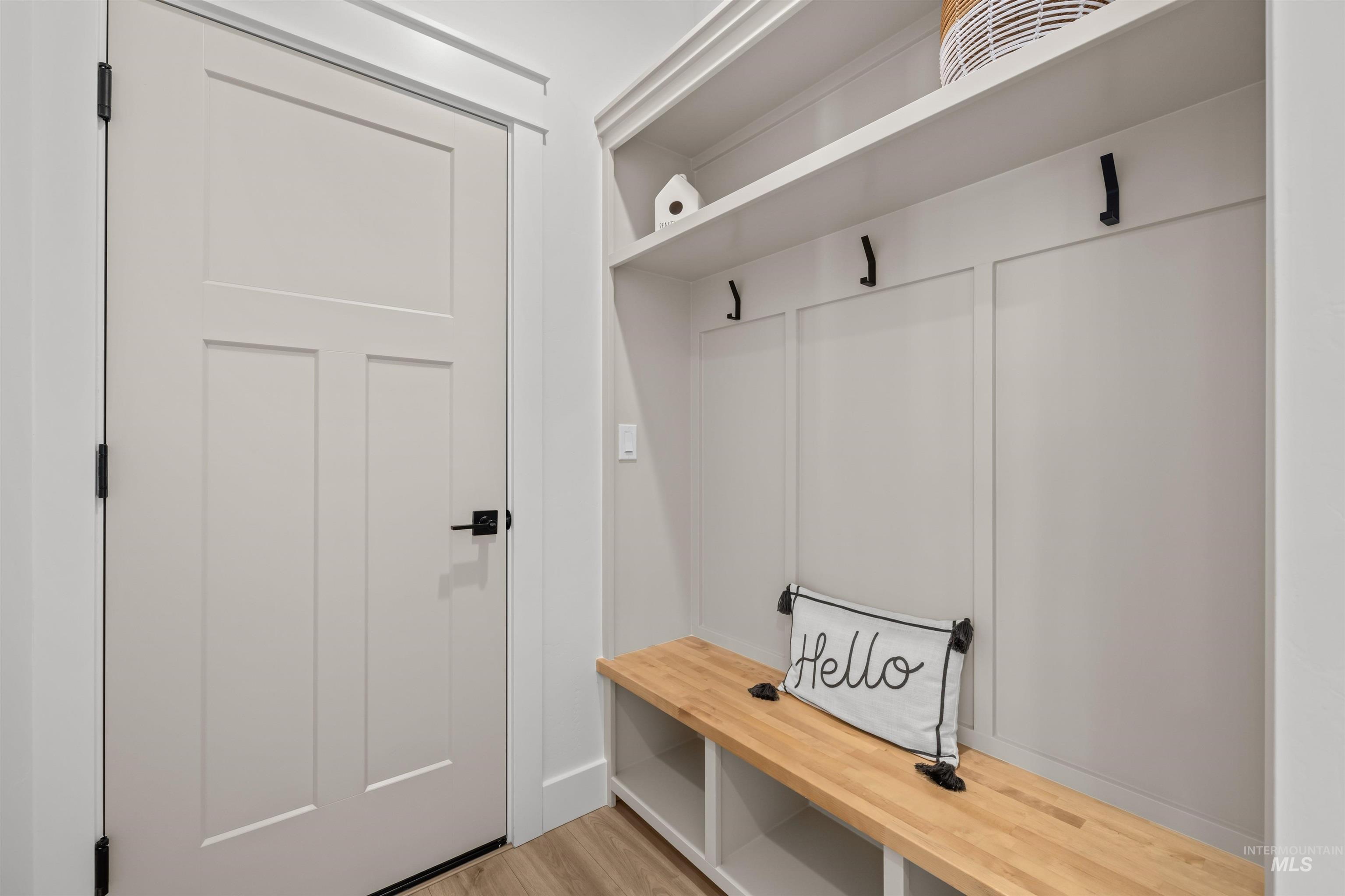 5687 S Snowden Ave Property Photo 20