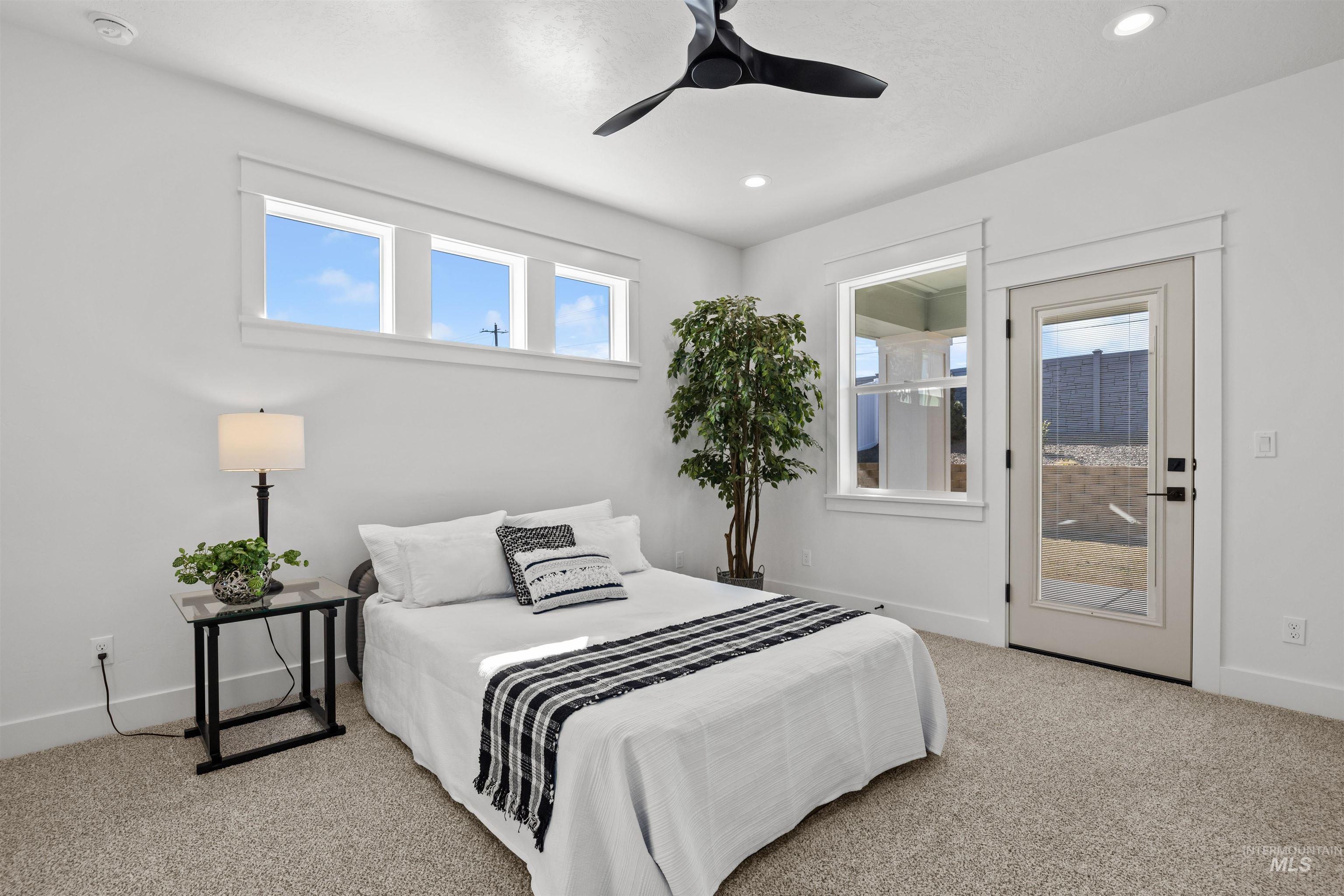 5687 S Snowden Ave Property Photo 21