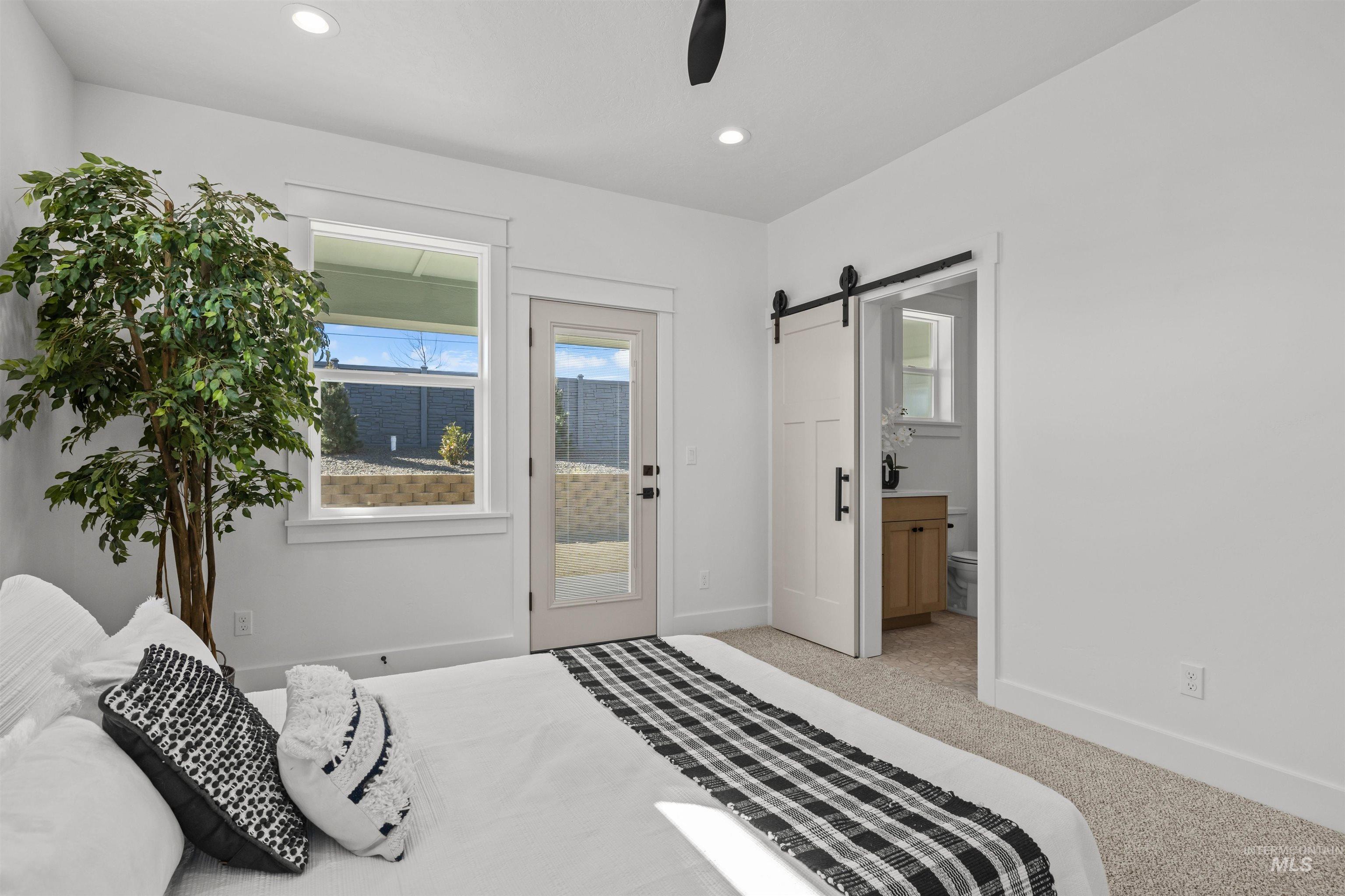 5687 S Snowden Ave Property Photo 22