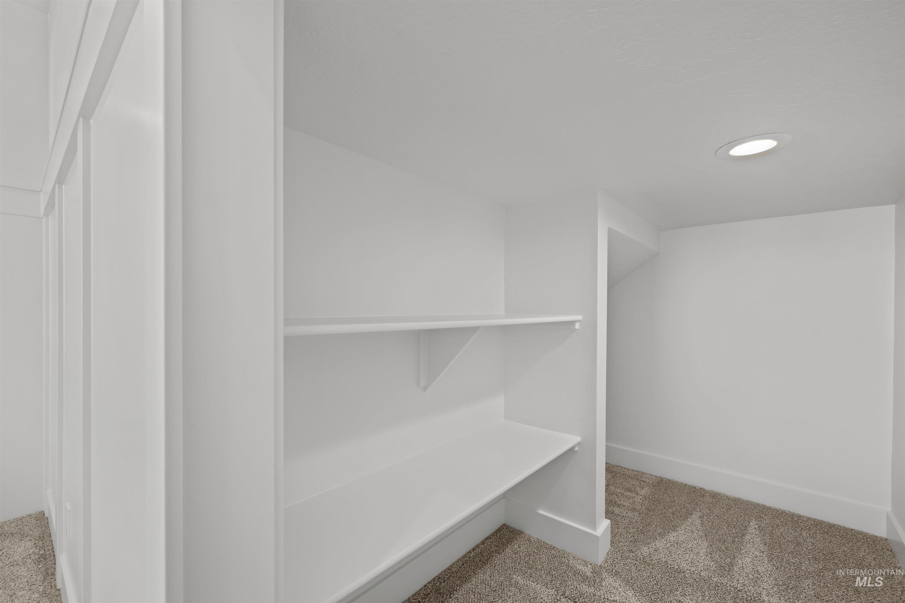 5687 S Snowden Ave Property Photo 26