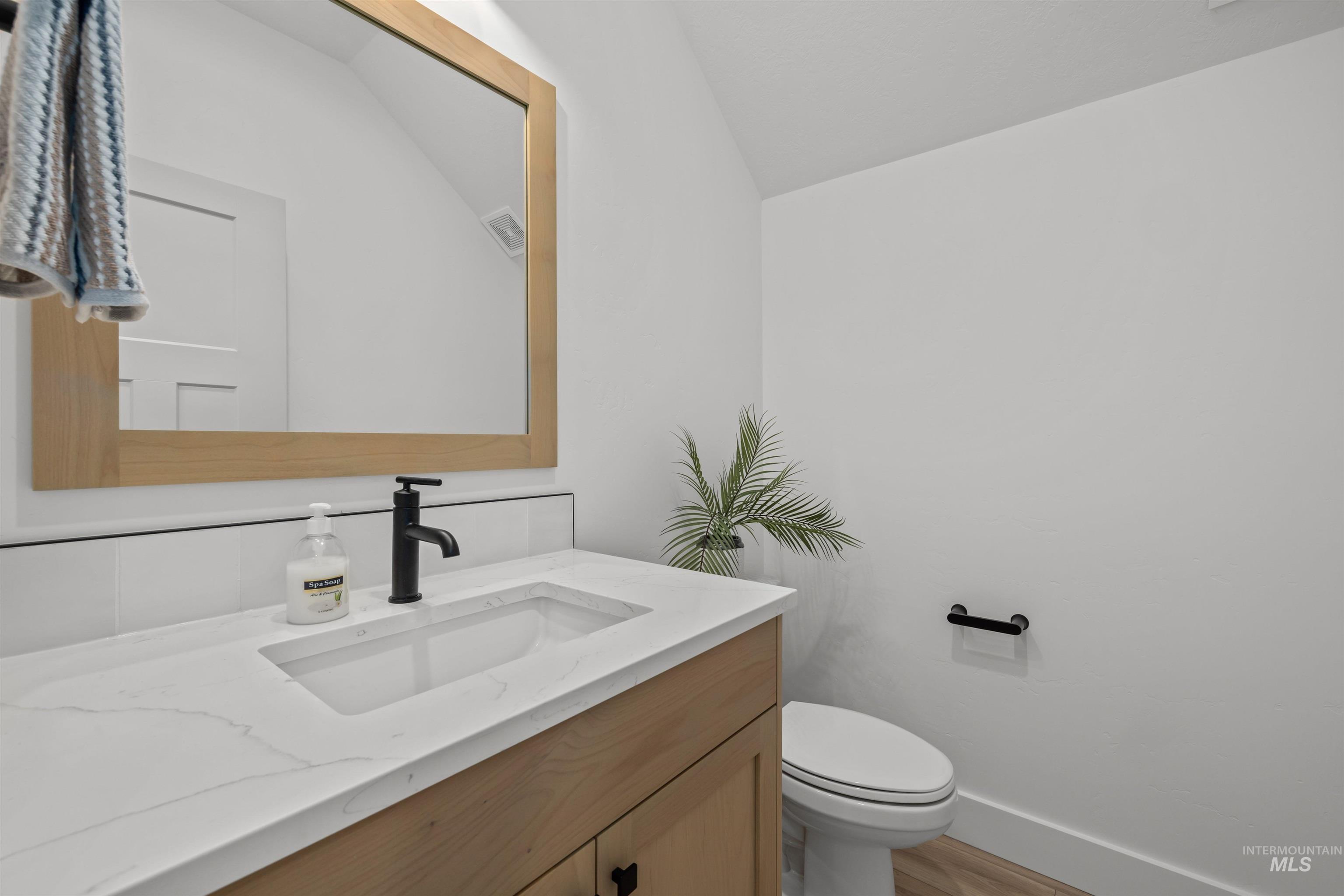 5687 S Snowden Ave Property Photo 27