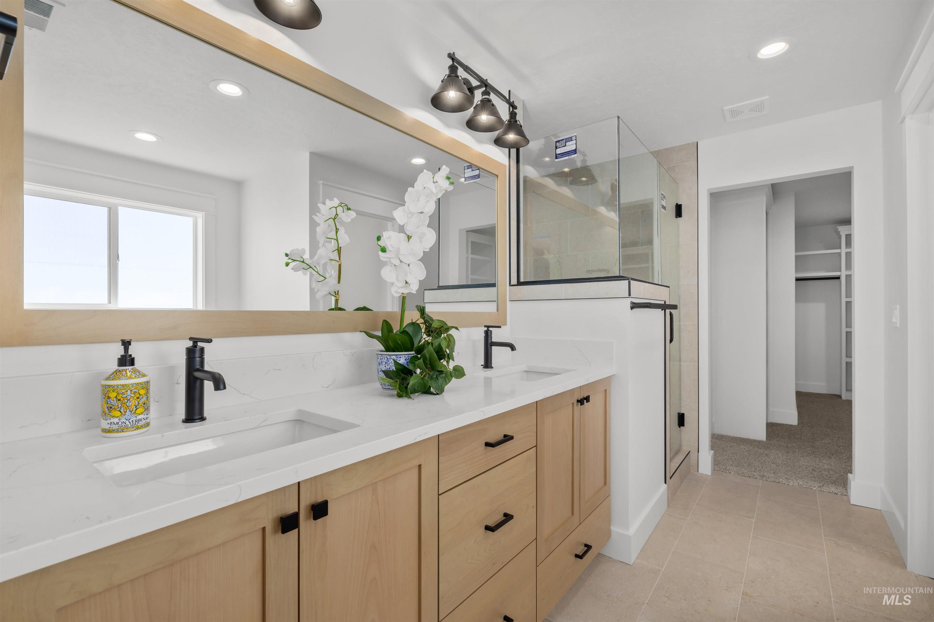 5687 S Snowden Ave Property Photo 30