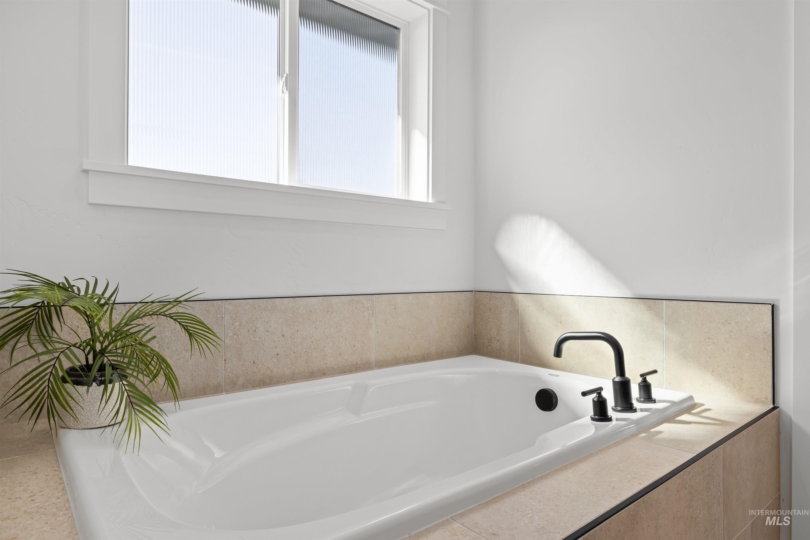 5687 S Snowden Ave Property Photo 31