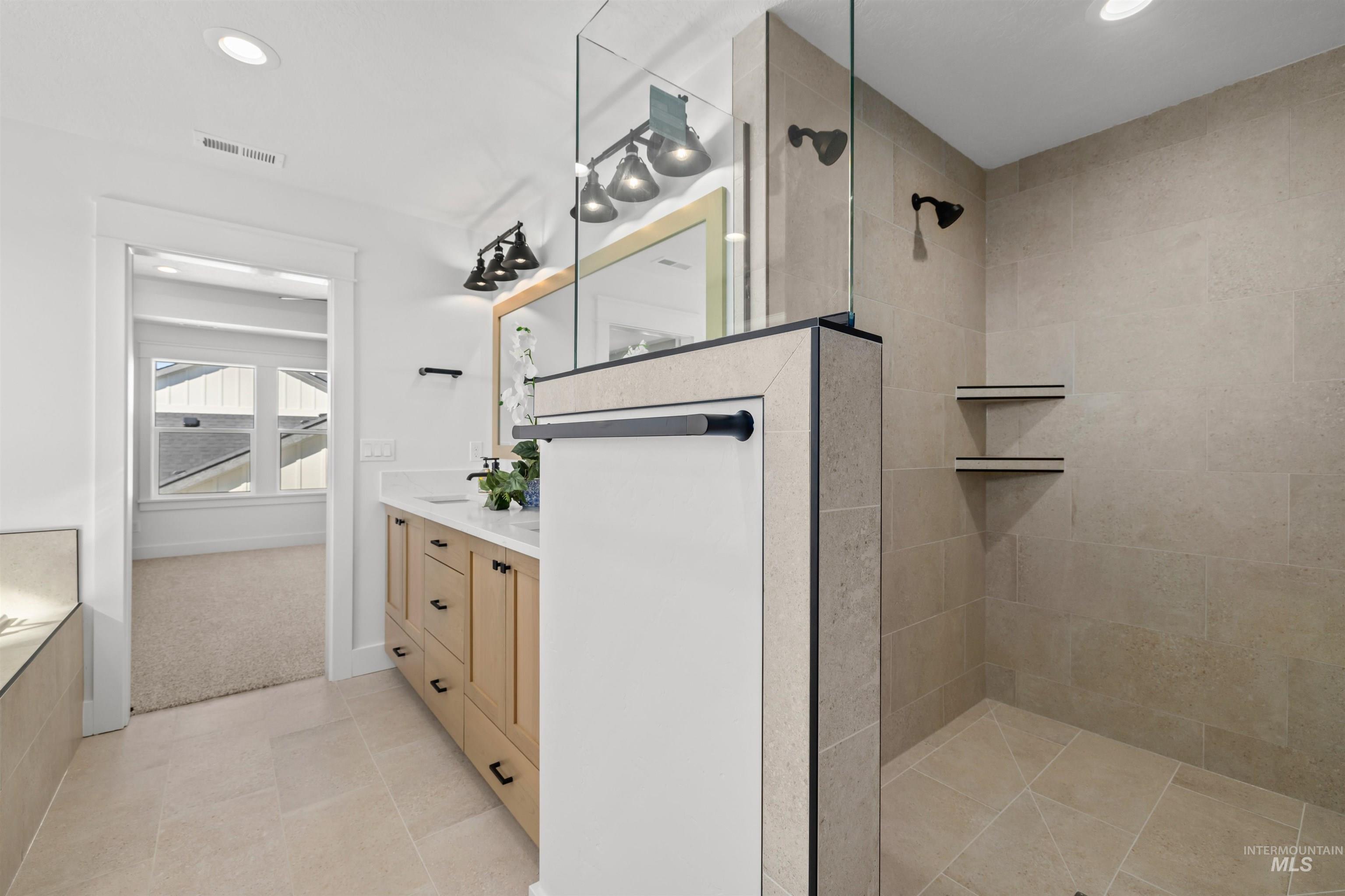 5687 S Snowden Ave Property Photo 32