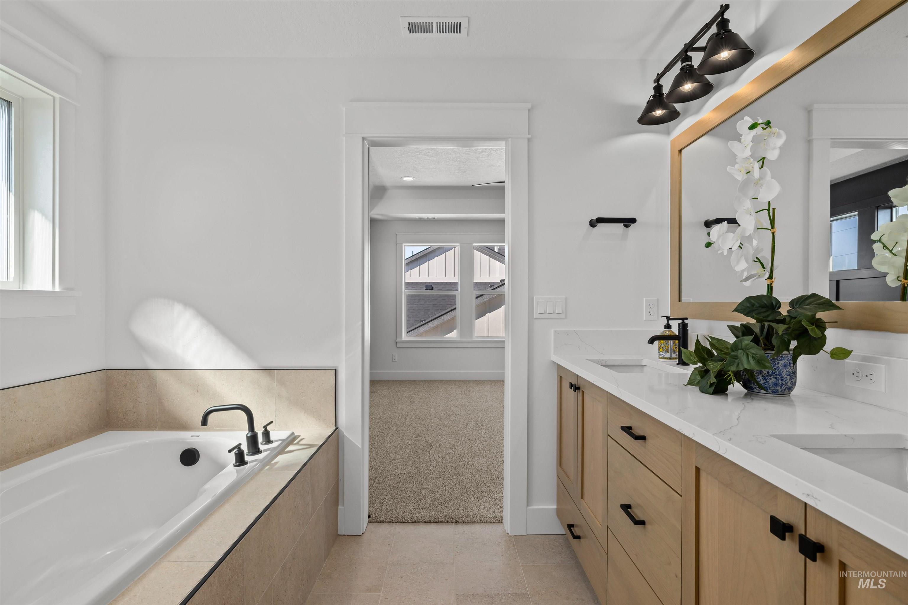 5687 S Snowden Ave Property Photo 33