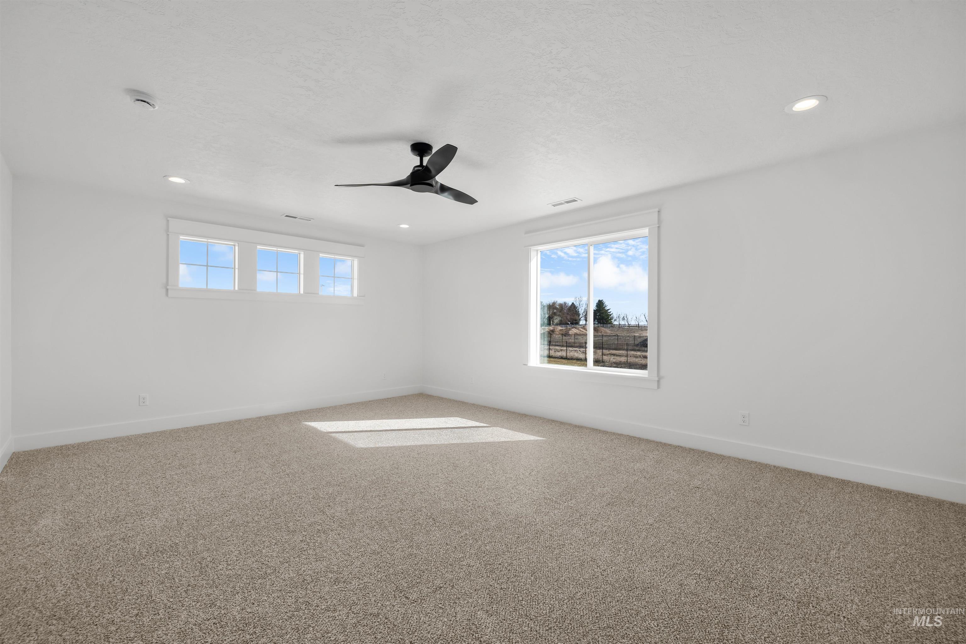 5687 S Snowden Ave Property Photo 36