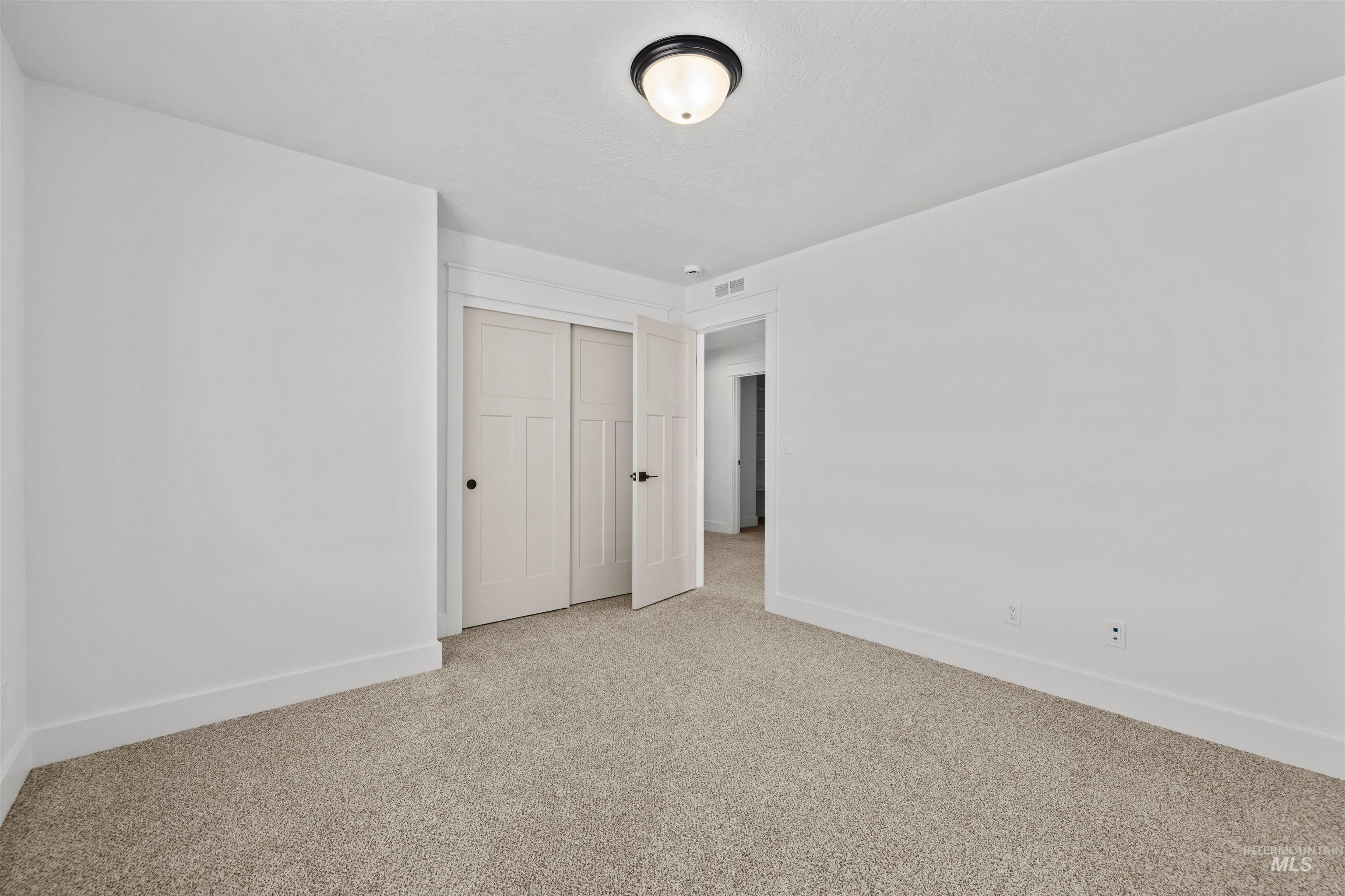 5687 S Snowden Ave Property Photo 38