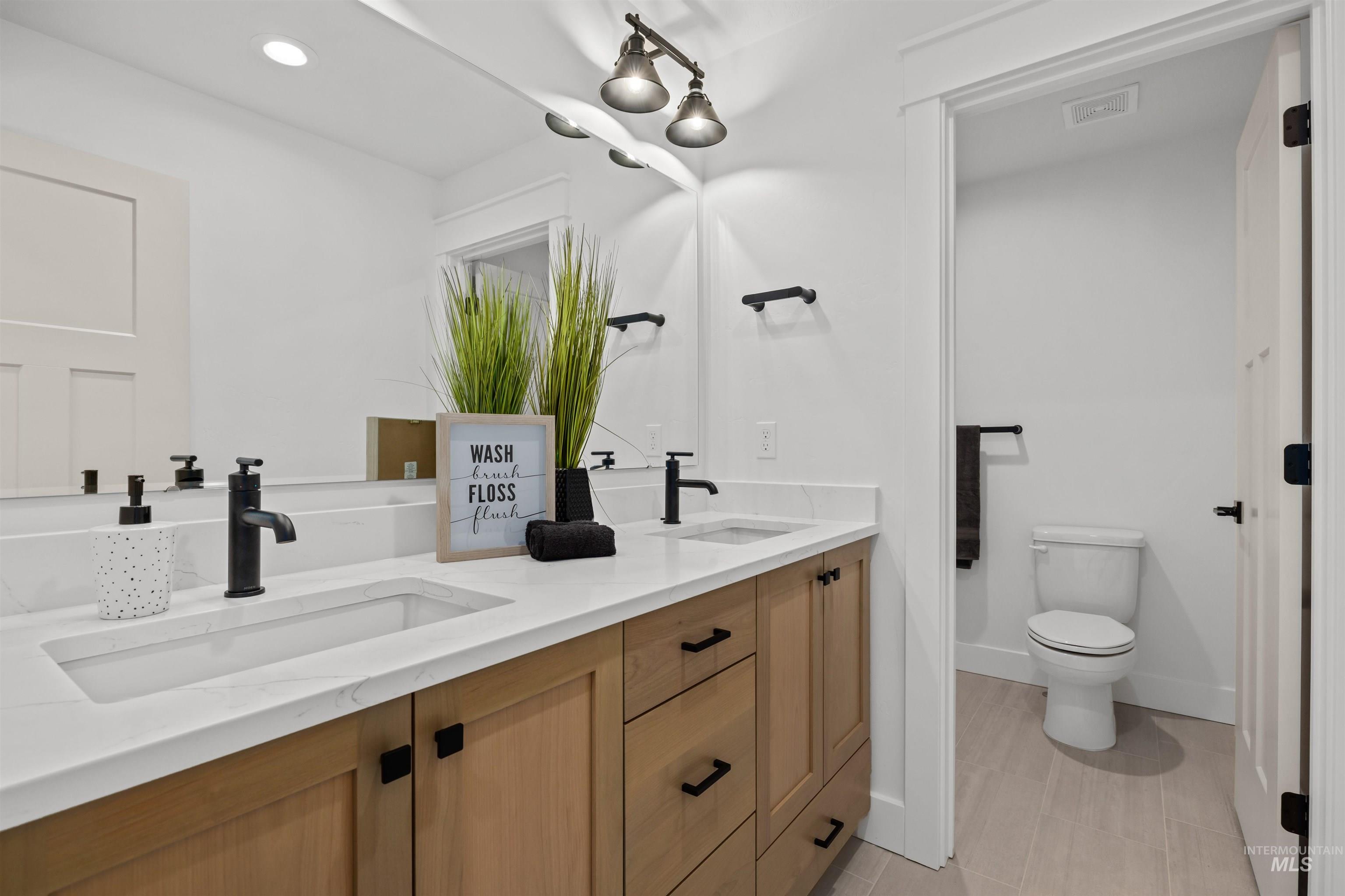 5687 S Snowden Ave Property Photo 41