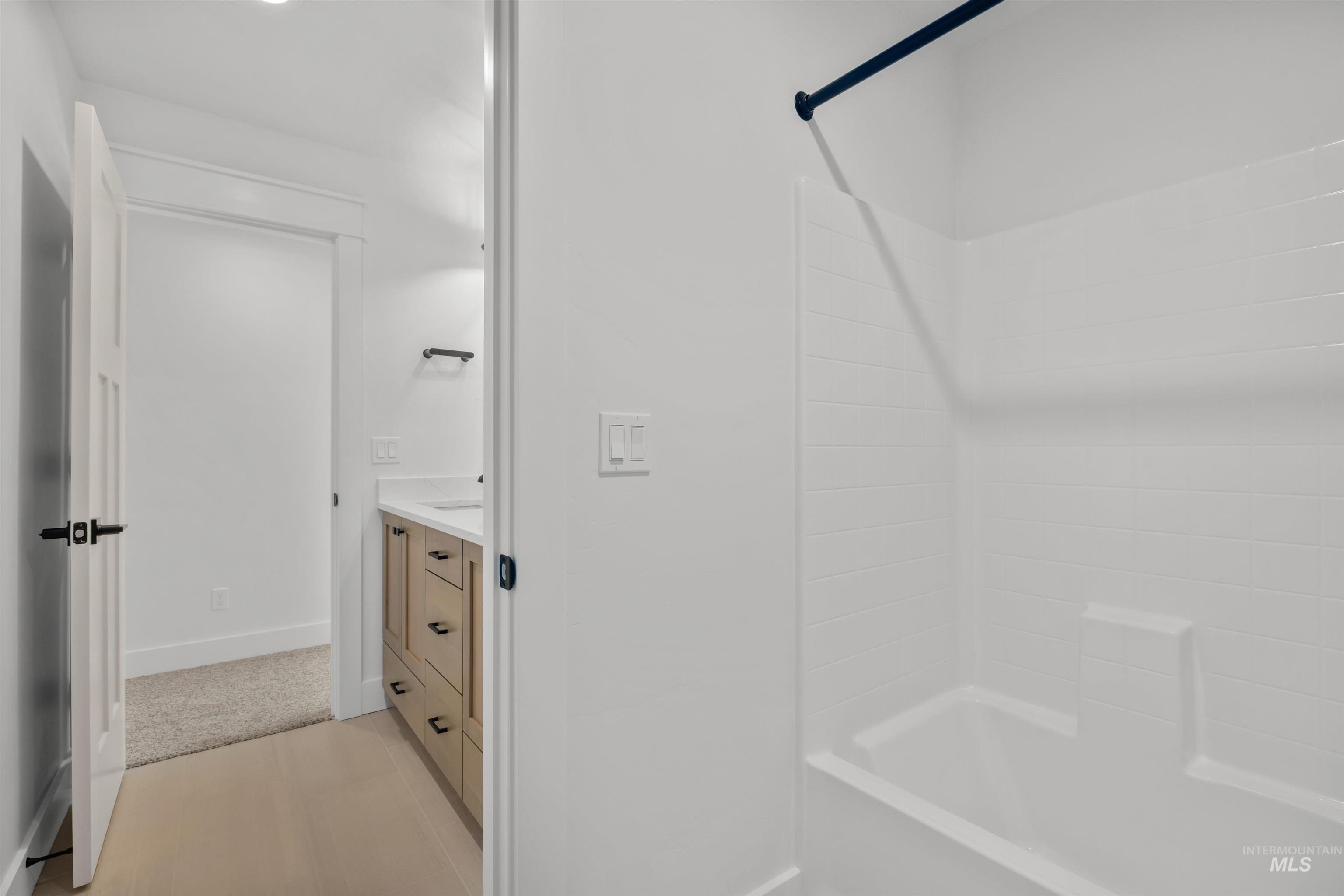 5687 S Snowden Ave Property Photo 42