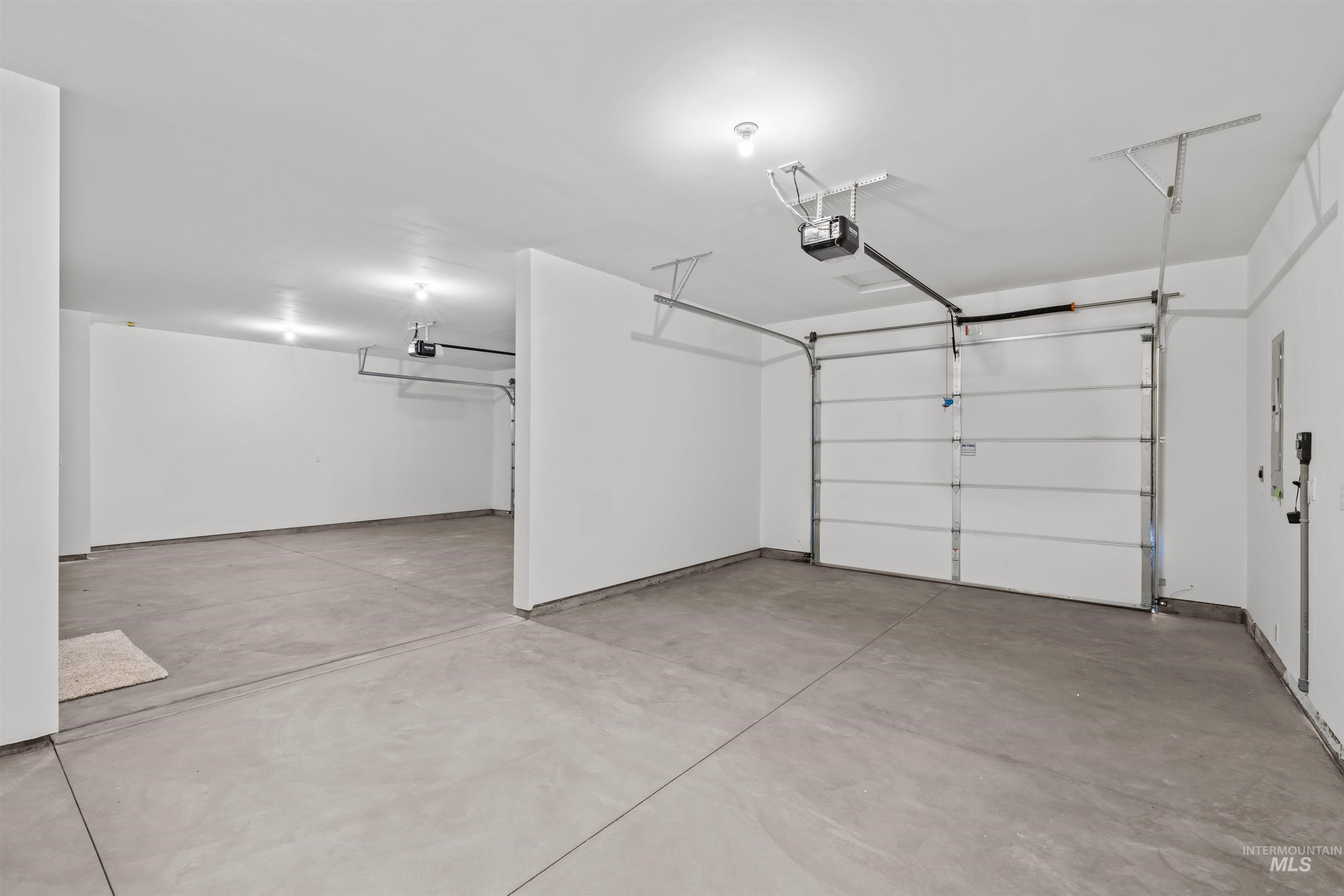 5687 S Snowden Ave Property Photo 47