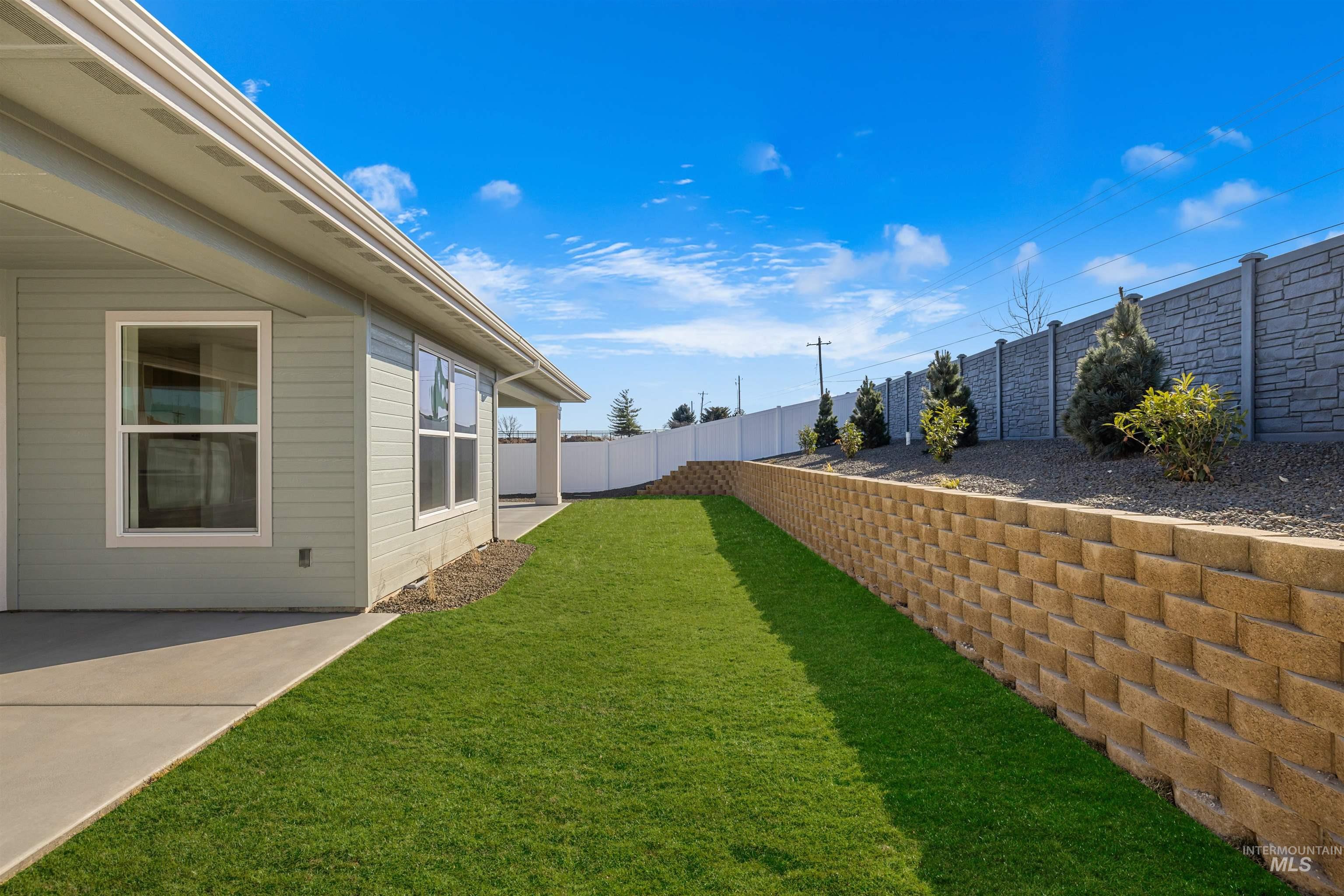 5687 S Snowden Ave Property Photo 48