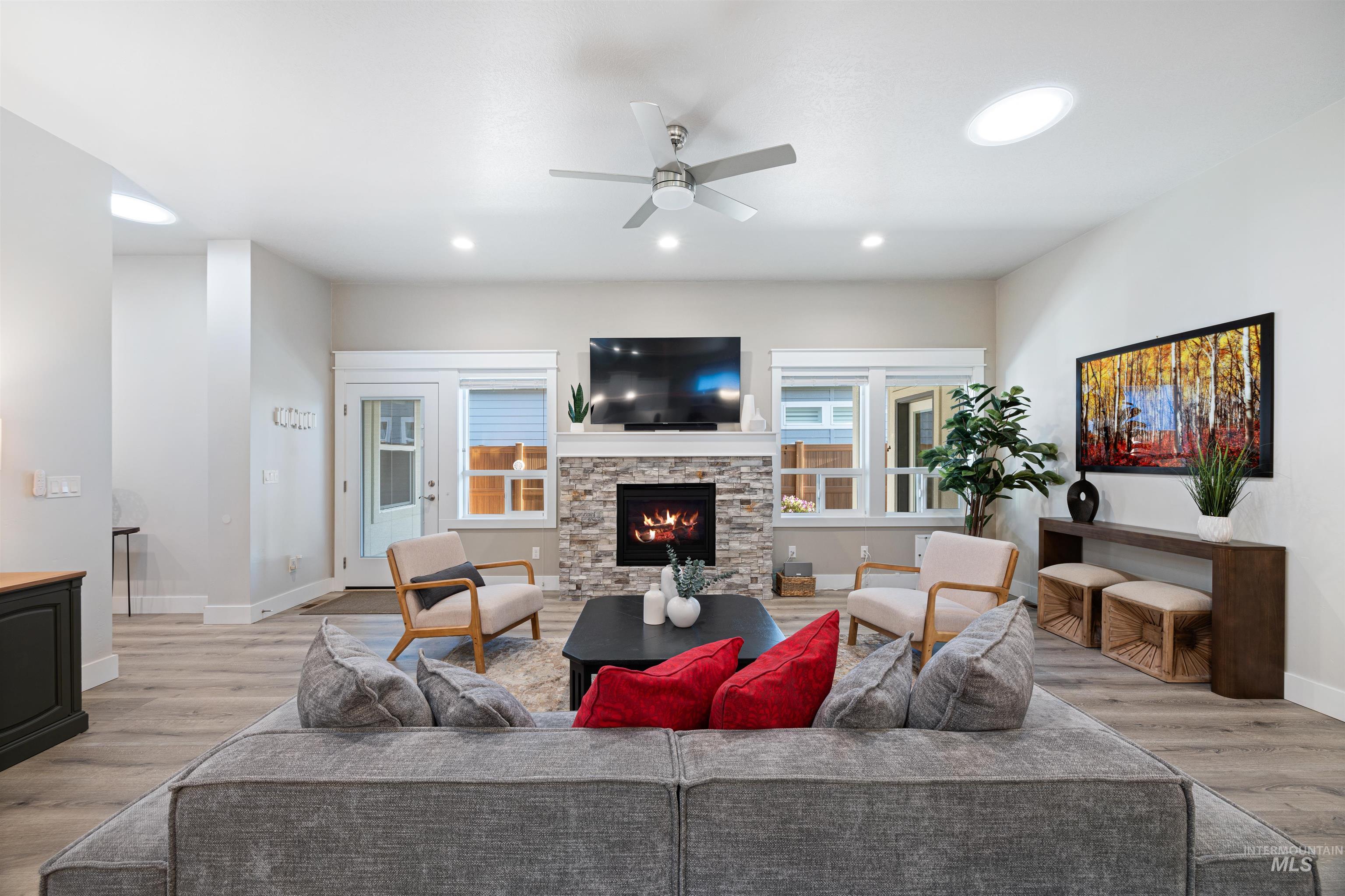 6847 N Cathedral Lane Property Photo 3