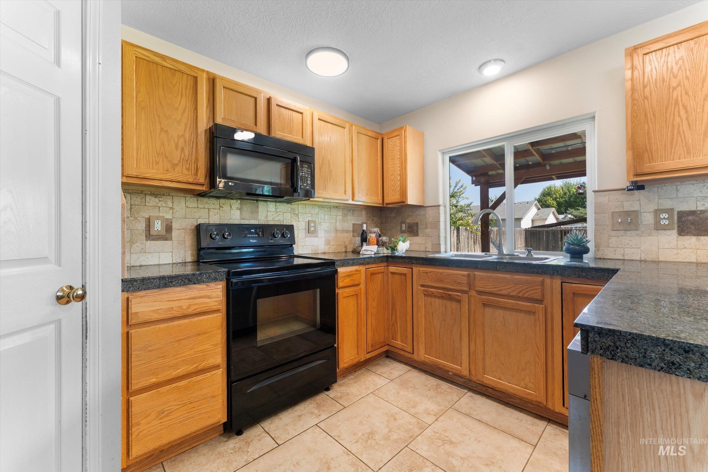 898 N Pasture Avenue Property Photo 7