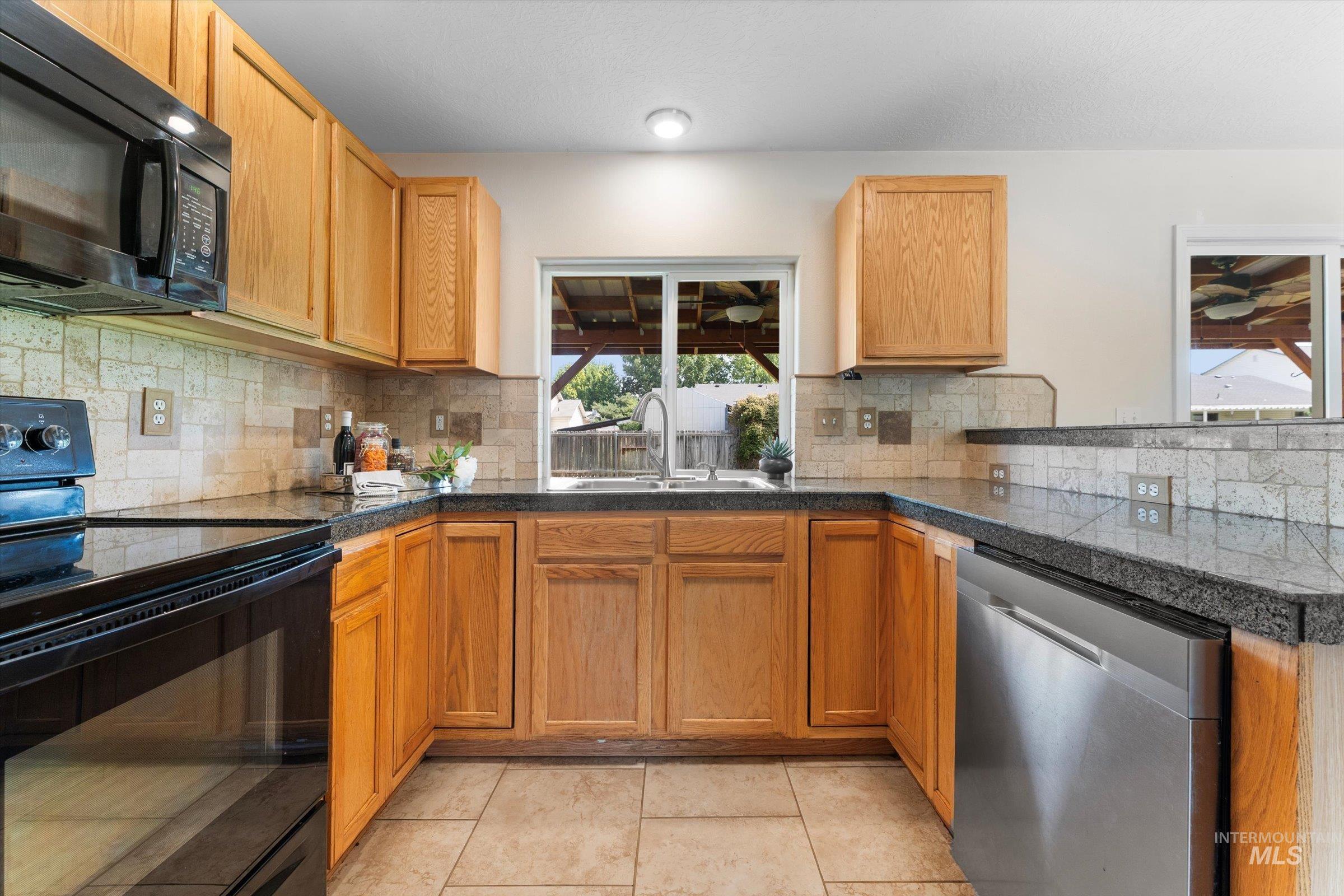 898 N Pasture Avenue Property Photo 8