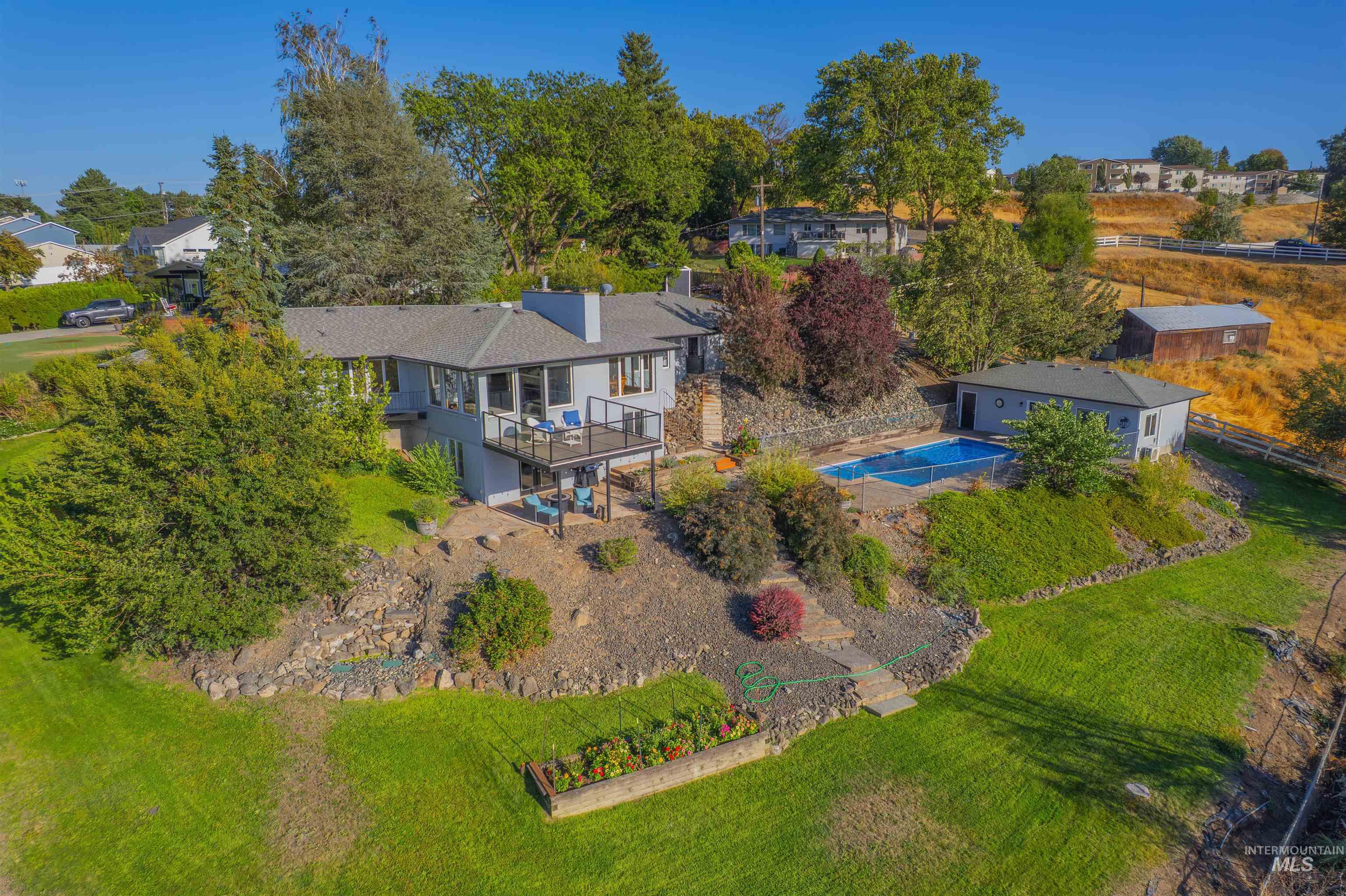 1533 Vineyard Drive Property Photo 1