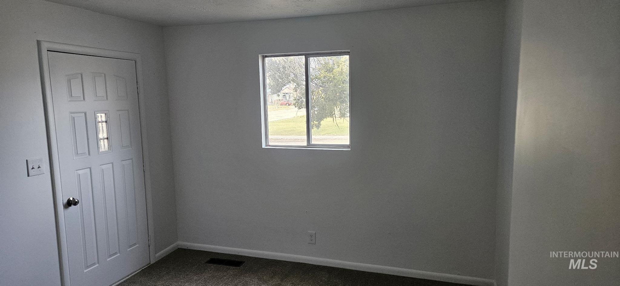 284 N Main Property Photo 2
