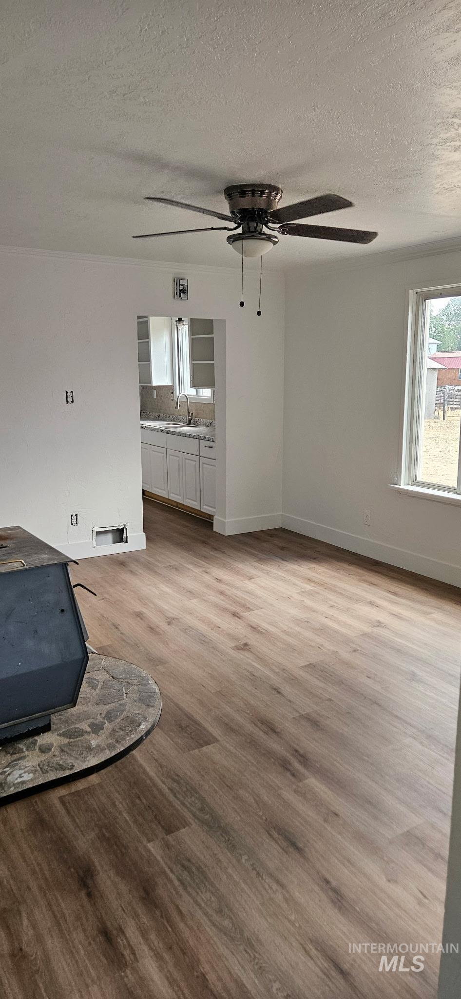 284 N Main Property Photo 5