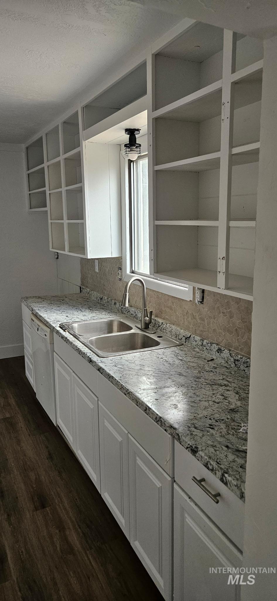 284 N Main Property Photo 7