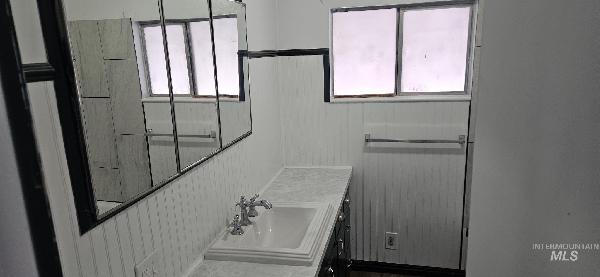 284 N Main Property Photo 10