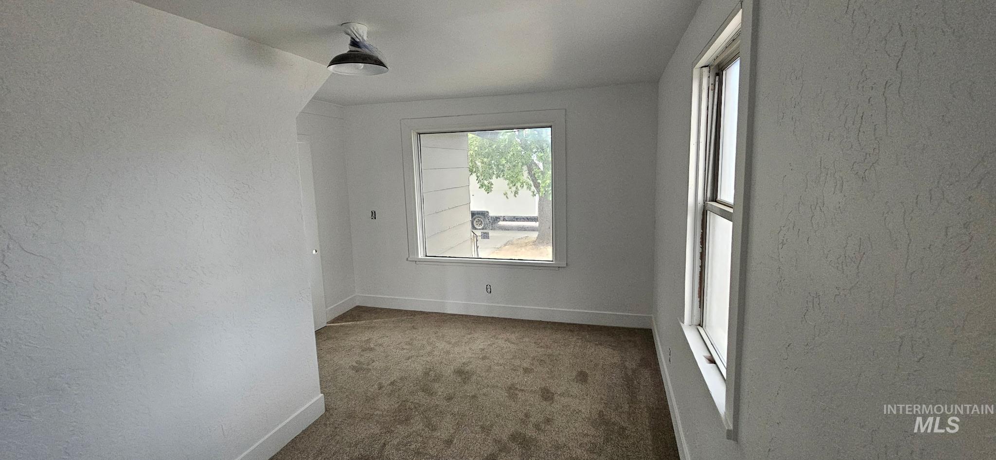 284 N Main Property Photo 12