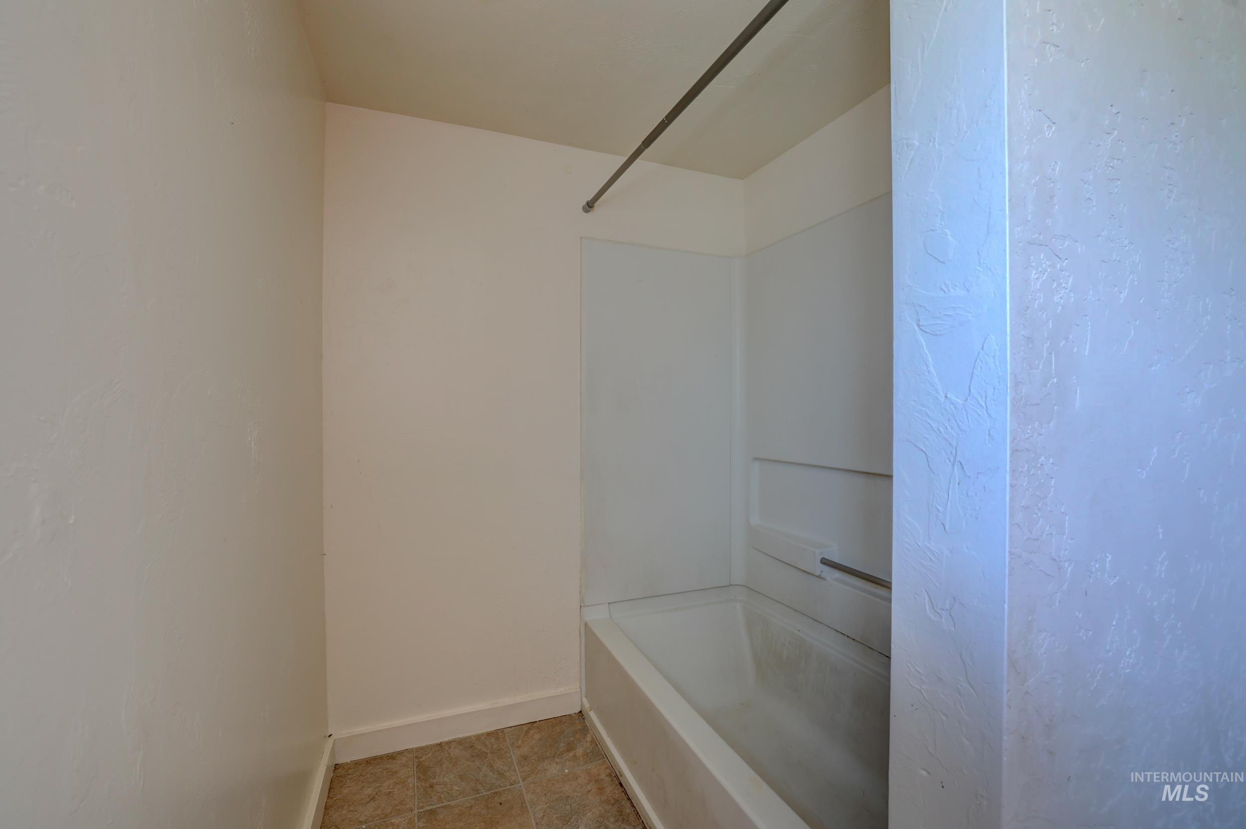 167 W 3rd Ave Property Photo 28
