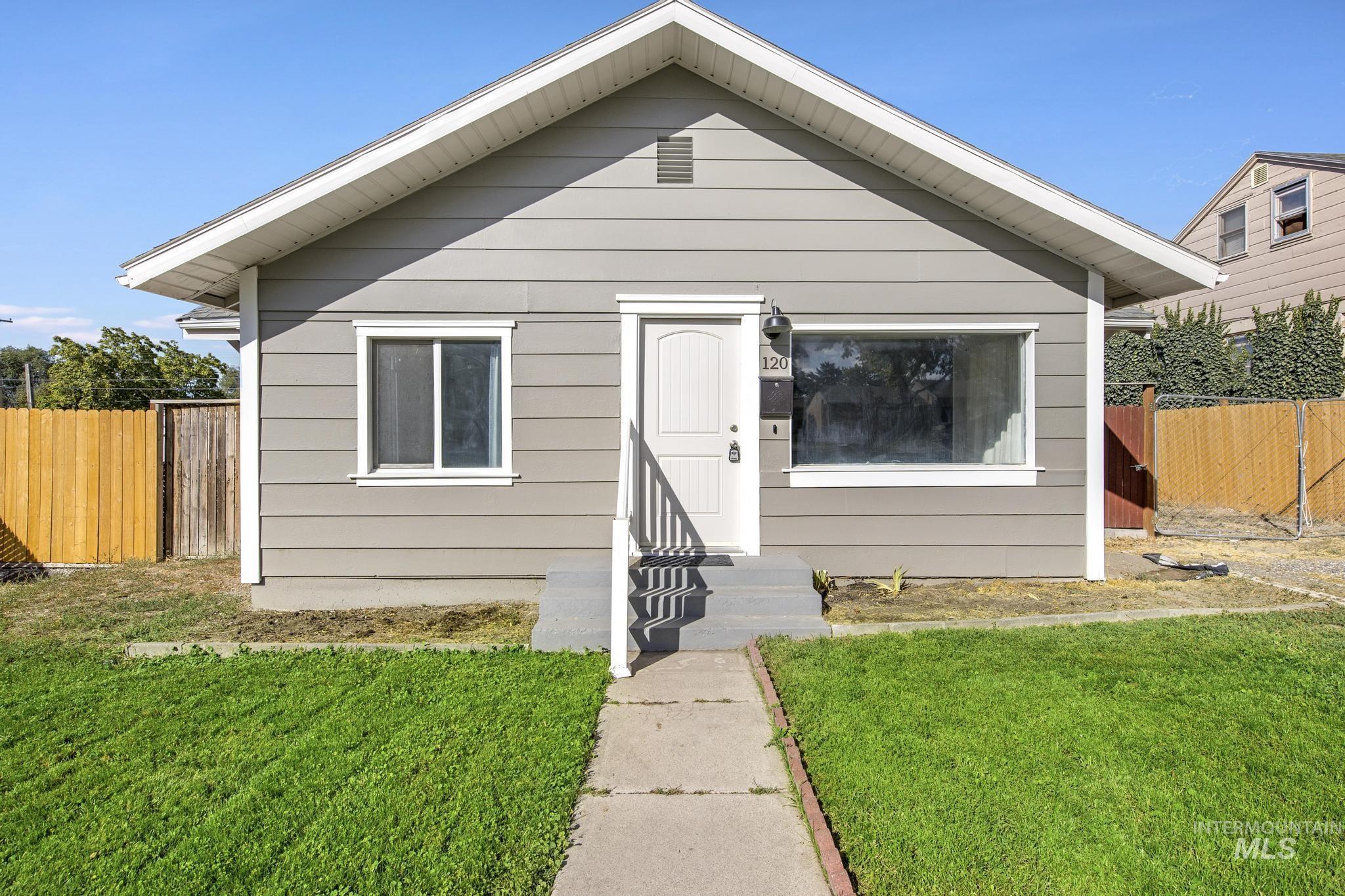 120 N 13th Ave Property Photo 1