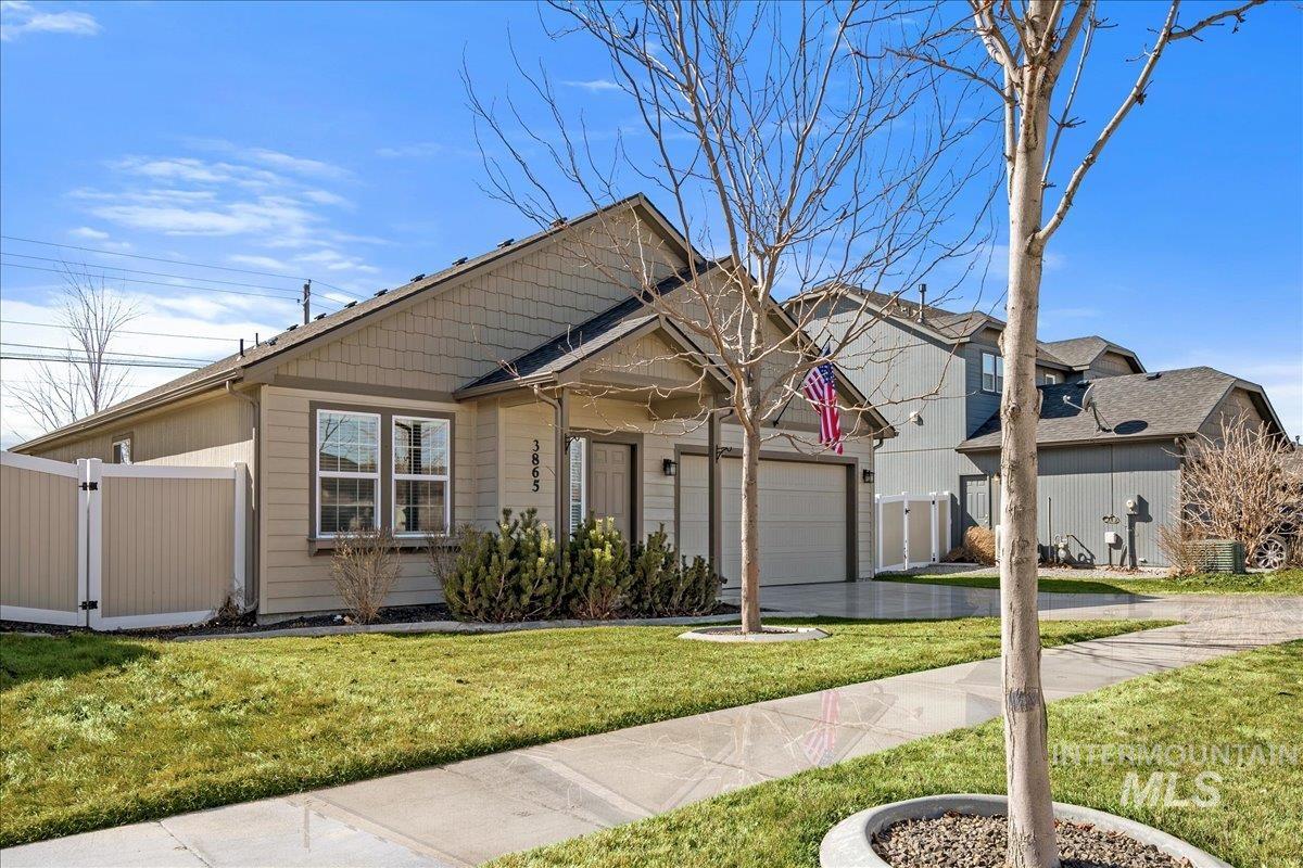 3865 S Windy Ridge Dr Property Photo 2