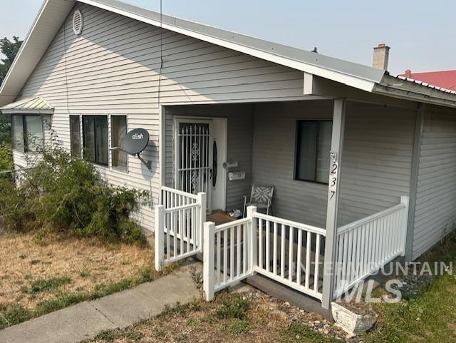 237 E North St Property Photo 2