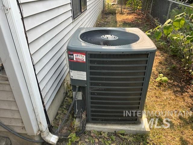 237 E North St Property Photo 7