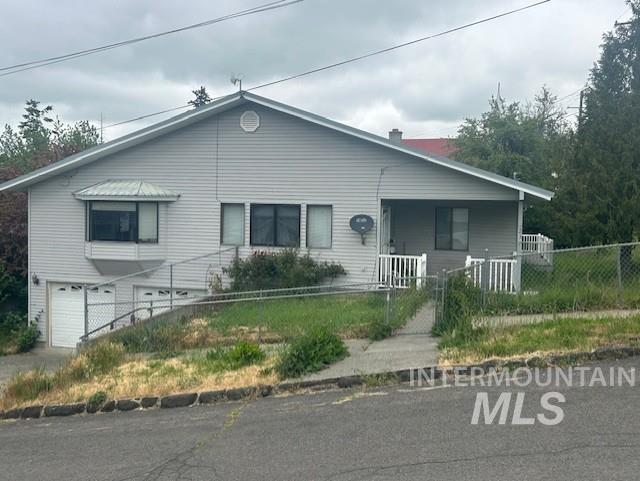 237 E North St Property Photo 8
