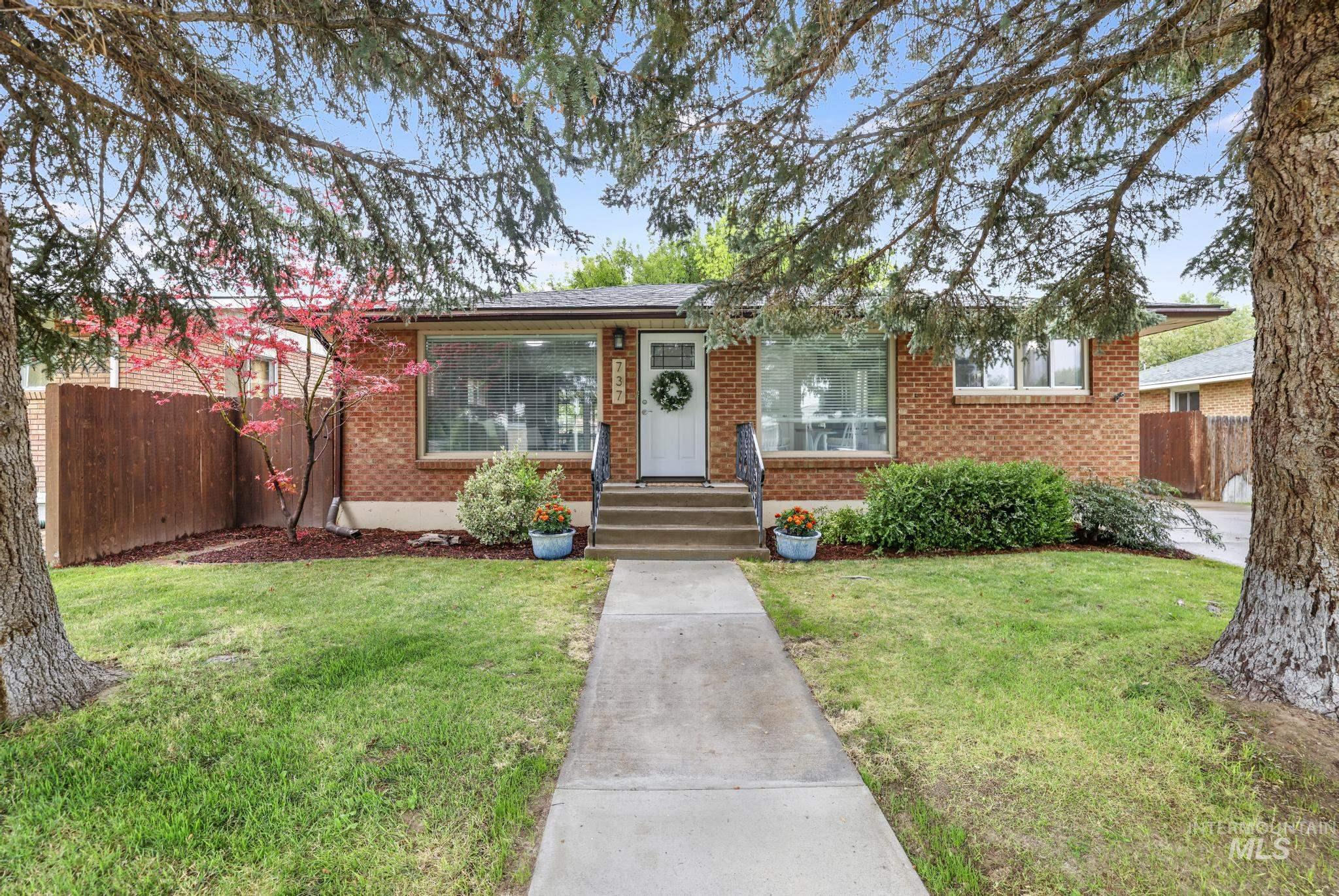 737 Maurice Street Property Photo 1