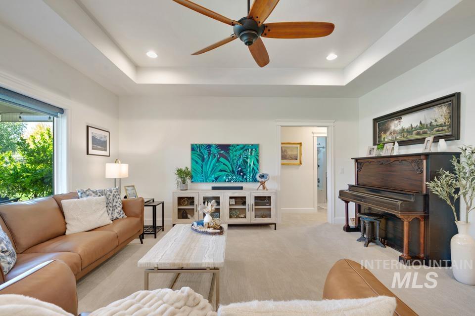 100 E Garret St Property Photo 14