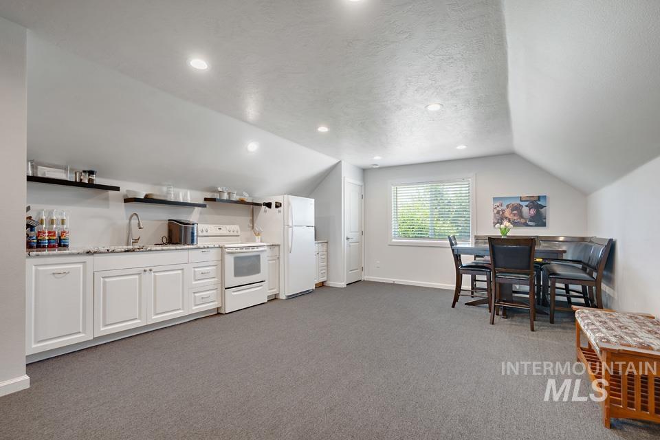 100 E Garret St Property Photo 48