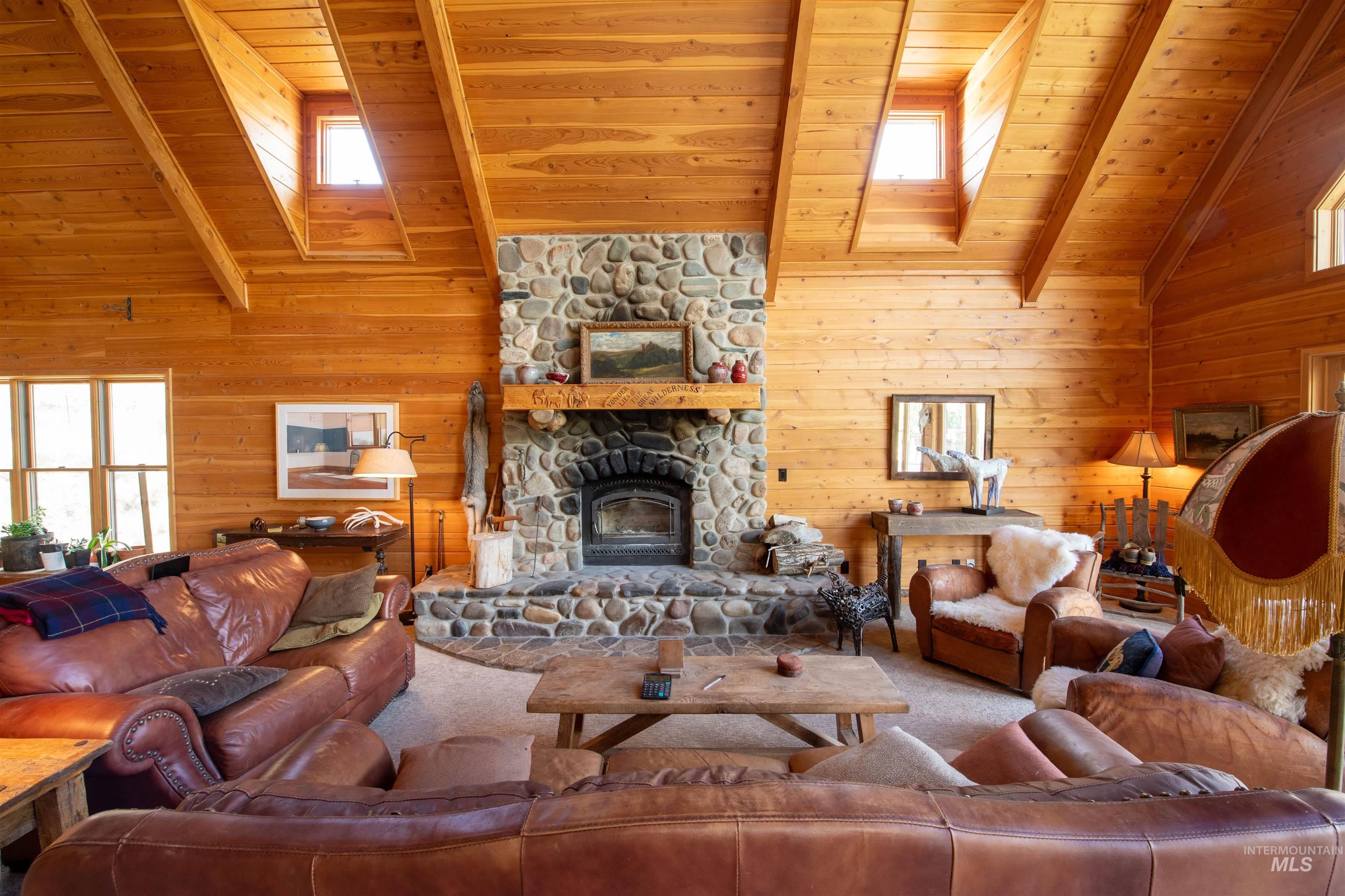 9885 Challis Creek Rd. Property Photo 3