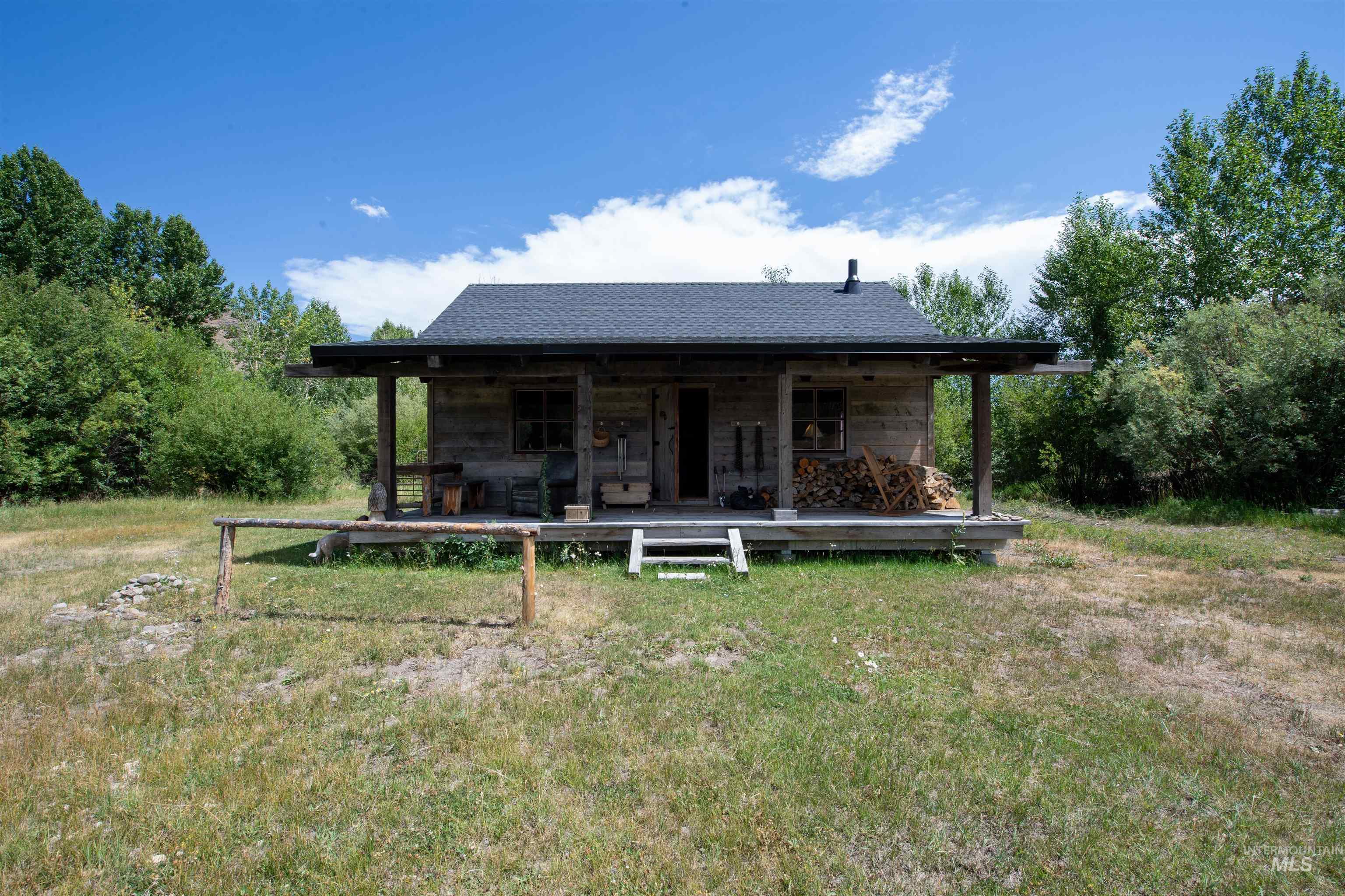 9885 Challis Creek Rd. Property Photo 4