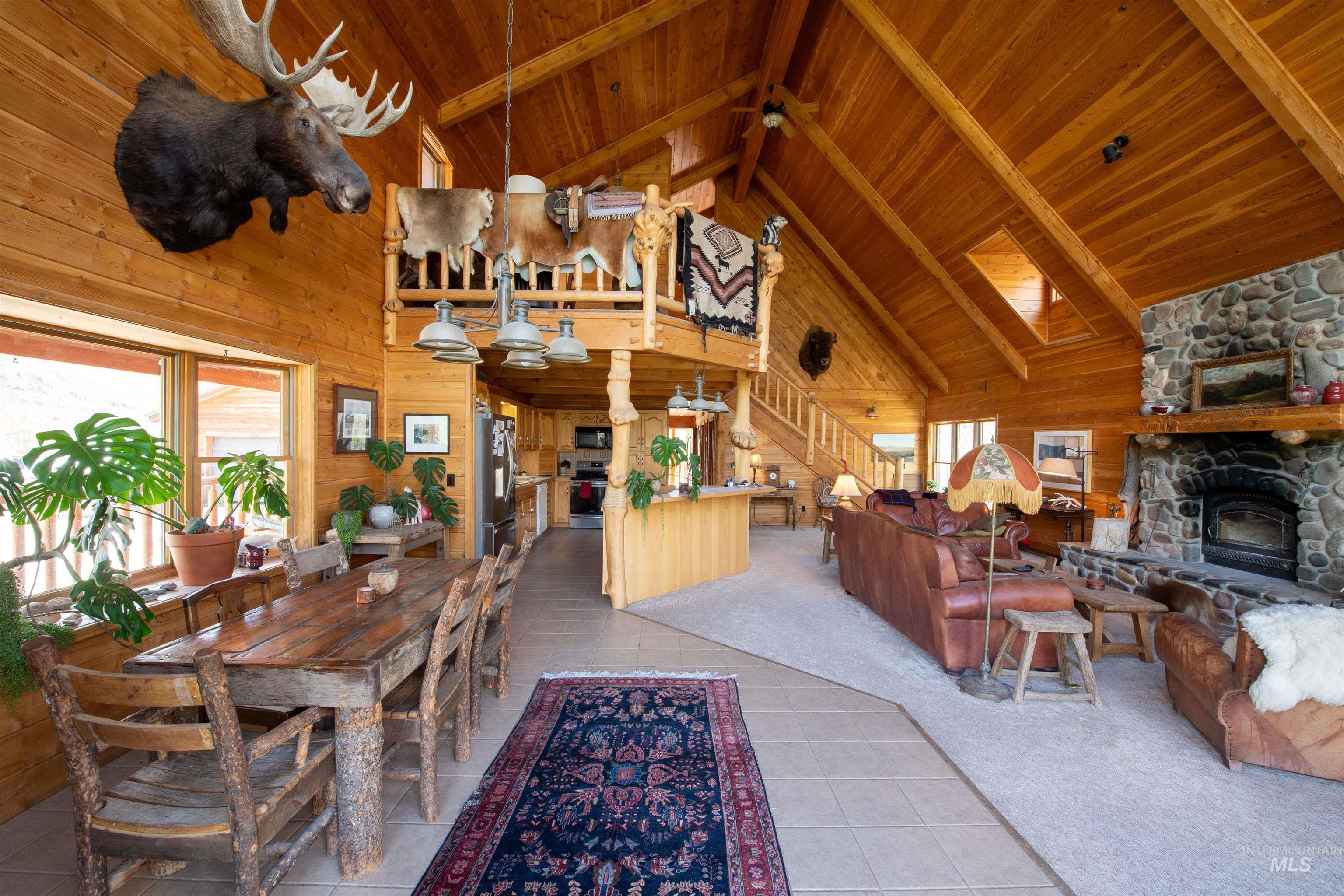9885 Challis Creek Rd. Property Photo 11