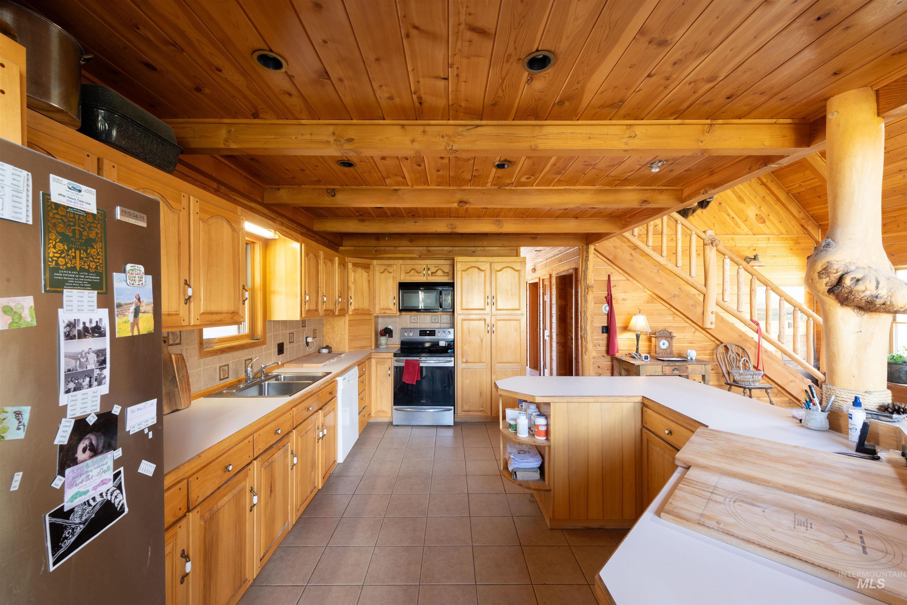 9885 Challis Creek Rd. Property Photo 13